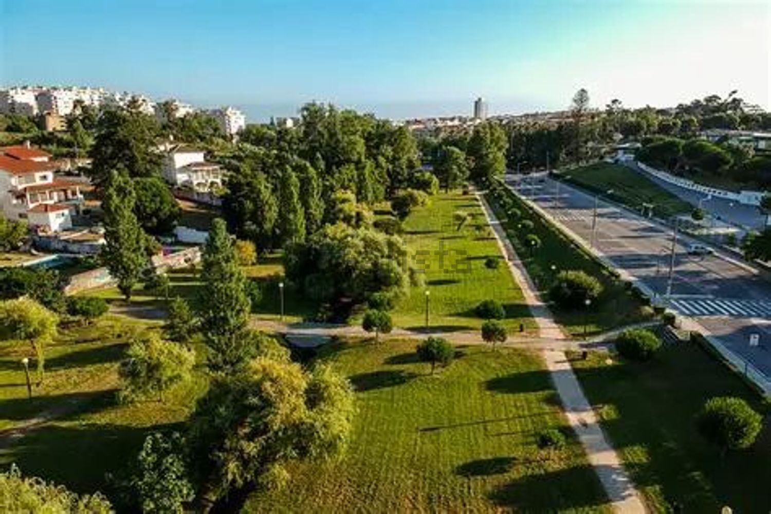 小楼房或独栋别墅出售在Avenida Brasil, 222 - 花园