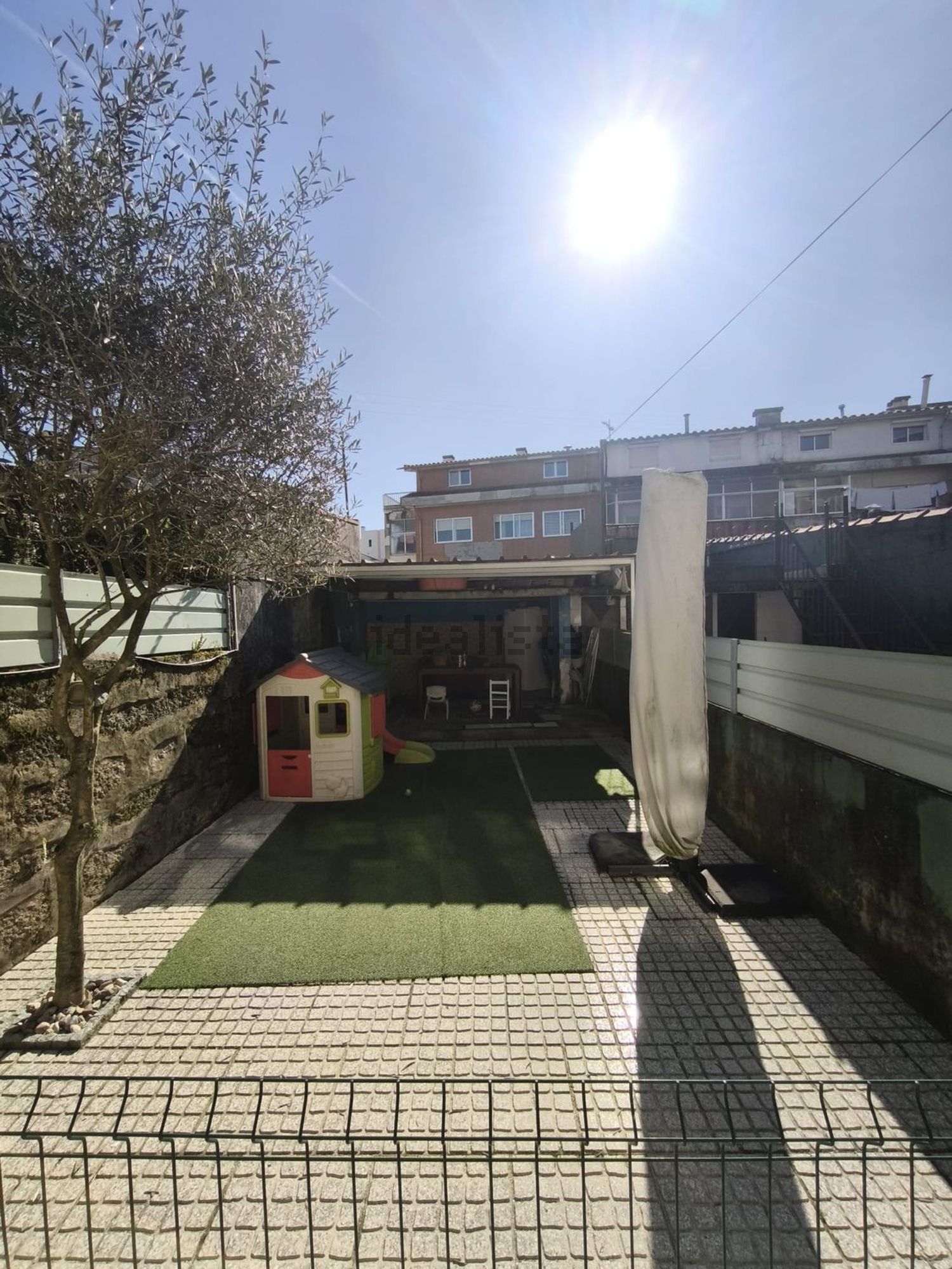 小楼房出售在Rua António Enes, 35 - 阳台