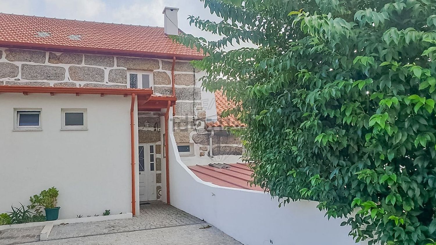 小楼房或独栋别墅出售在Rua da Santa Teresinha - 外立面