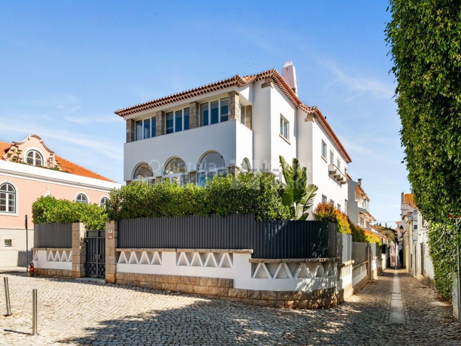 小楼房或独栋别墅出售在Rua João Luís de Moura, 5 - 外立面