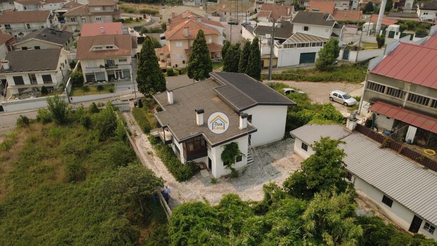 小楼房或独栋别墅出售在 Sanguedo