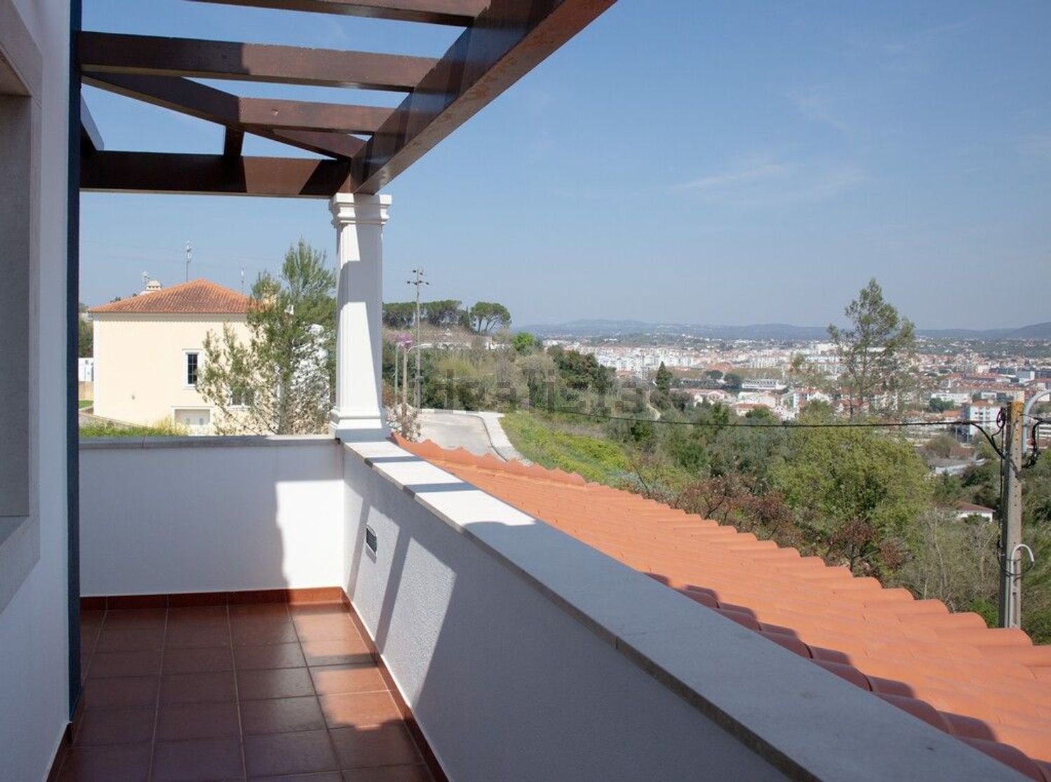 小楼房或独栋别墅出售在 Tomar e Santa Maria dos Olivais - 露台
