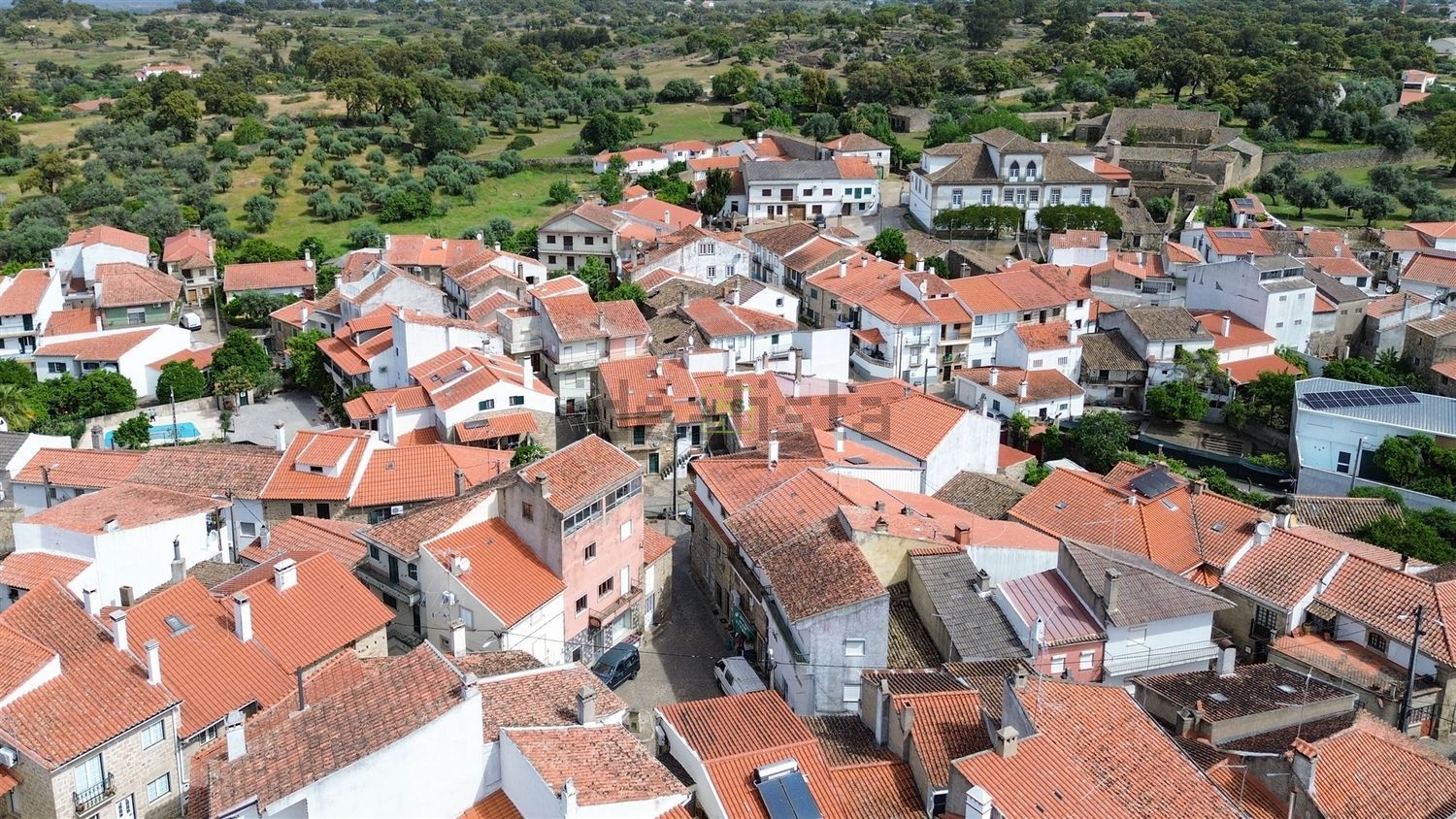 小楼房或独栋别墅出售在 São Miguel de Acha - 照片