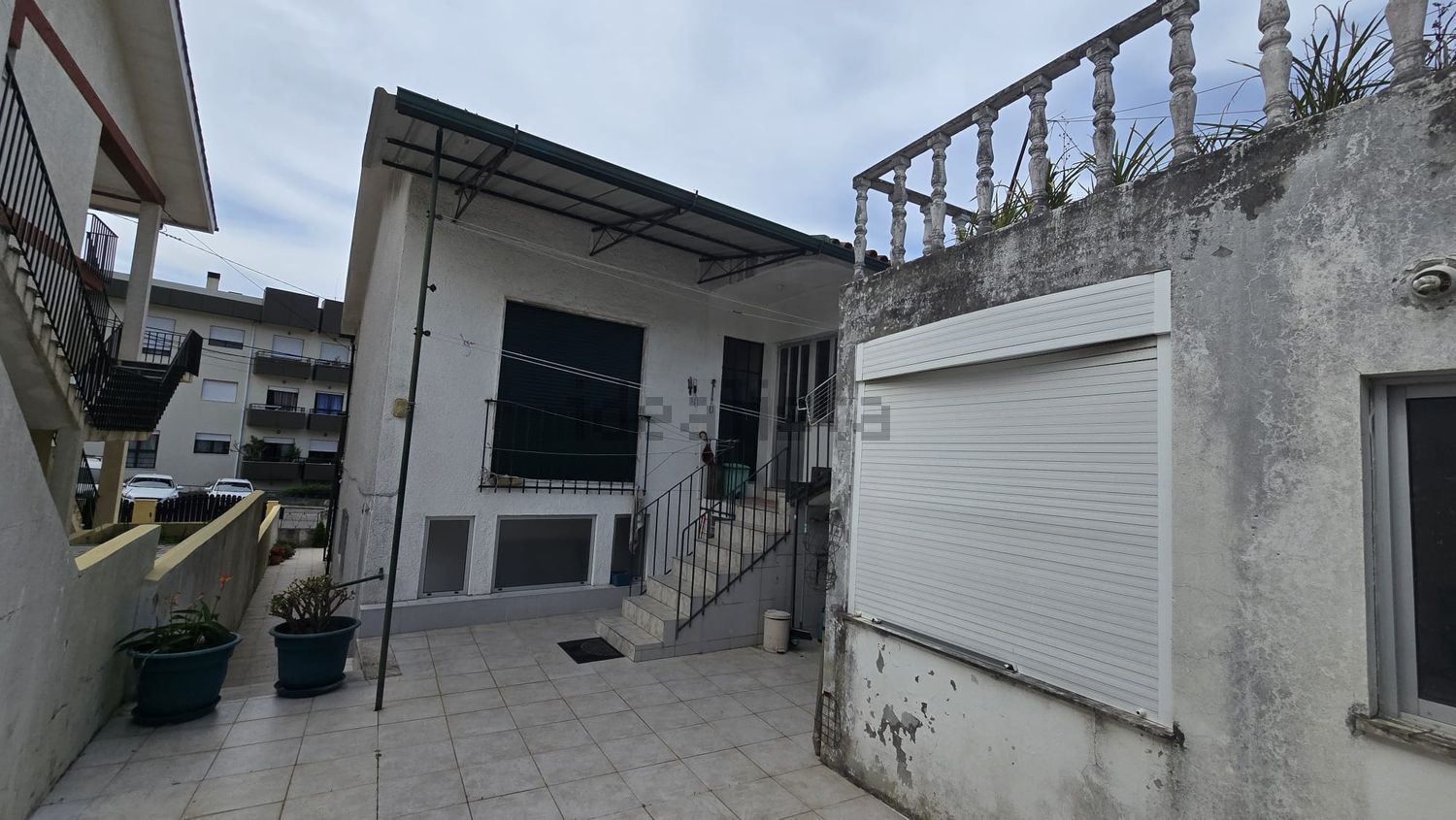 小楼房或独栋别墅出售在Rua 1º de Maio, 35 - 院子