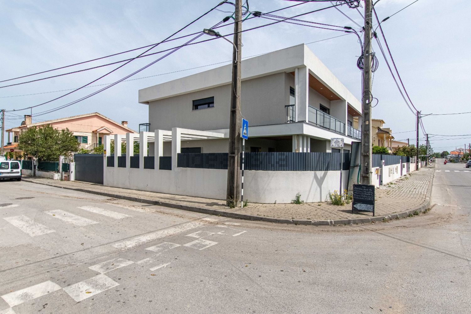 小楼房或独栋别墅出售在Avenida da Liberdade - 外立面