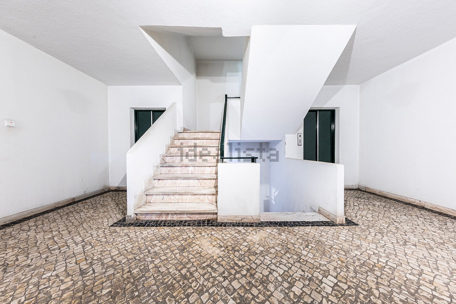 公寓 t3出售在Rua Ribeira das Vinhas - 楼梯