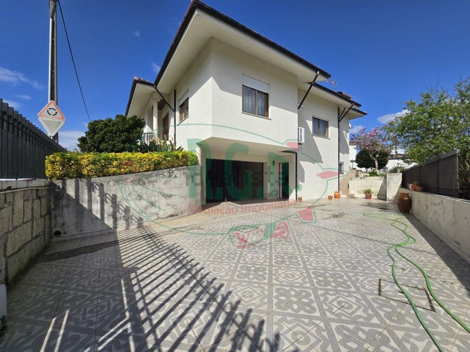 小楼房或独栋别墅出售在 Centro de Gondomar - 外立面