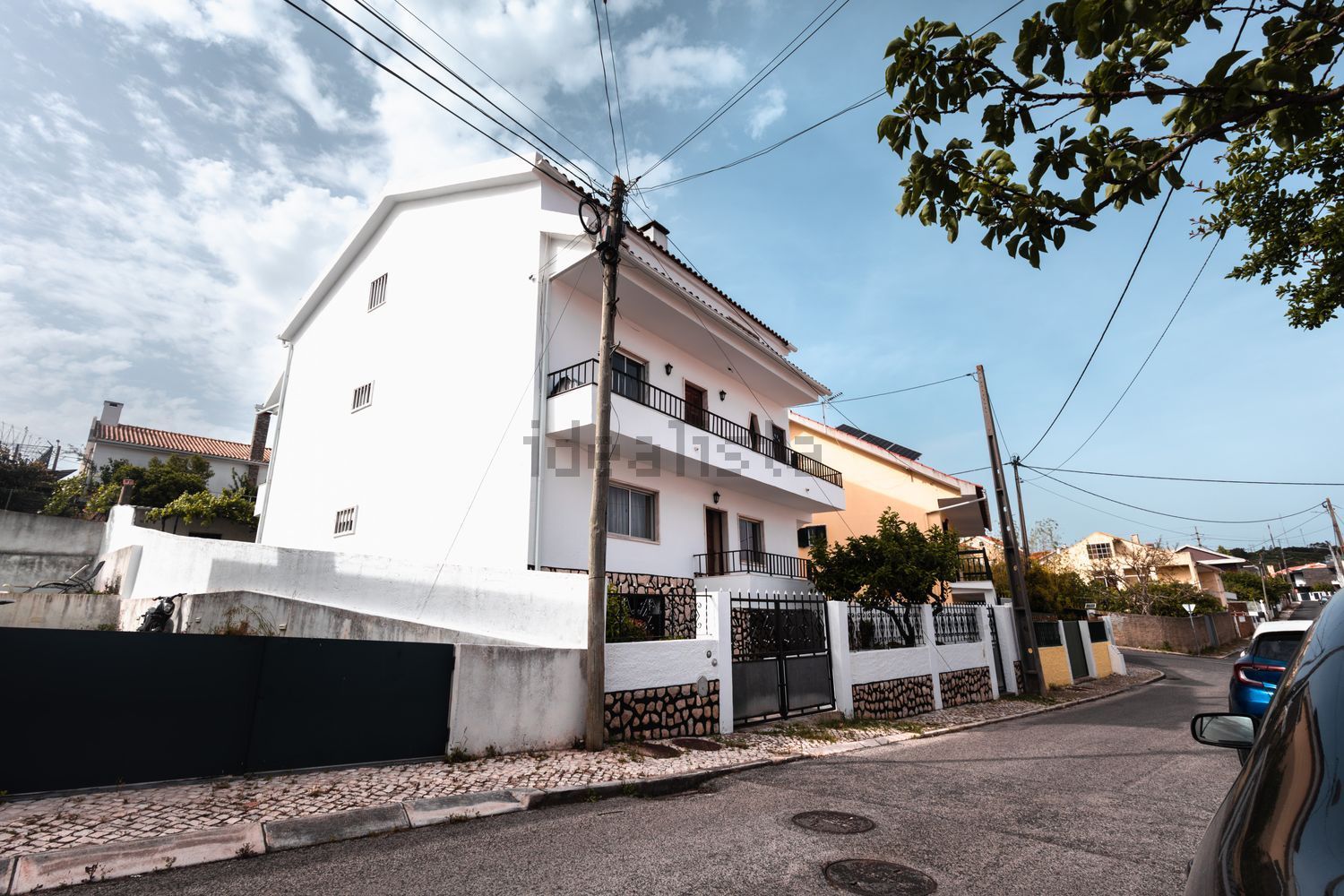 小楼房或独栋别墅出售在Rua Soares dos Reis, 9 - 外立面