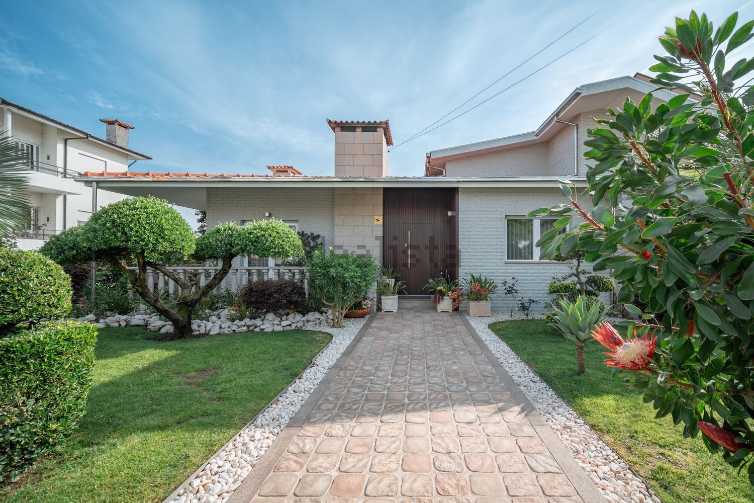 小楼房或独栋别墅出售在Rua Santiago - 外立面