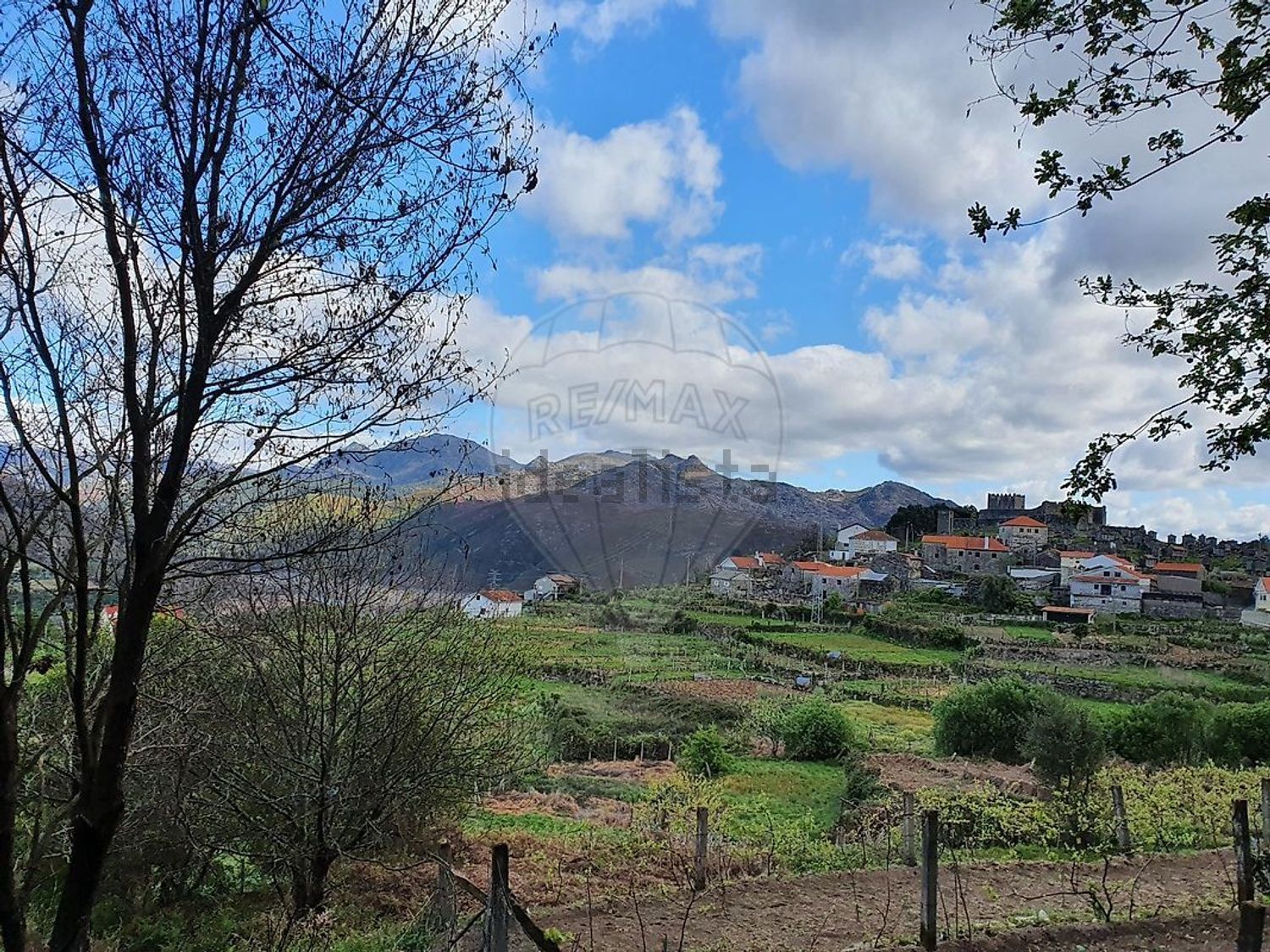 小镇楼房出售在 Lugar De Cunqueiro - 视线