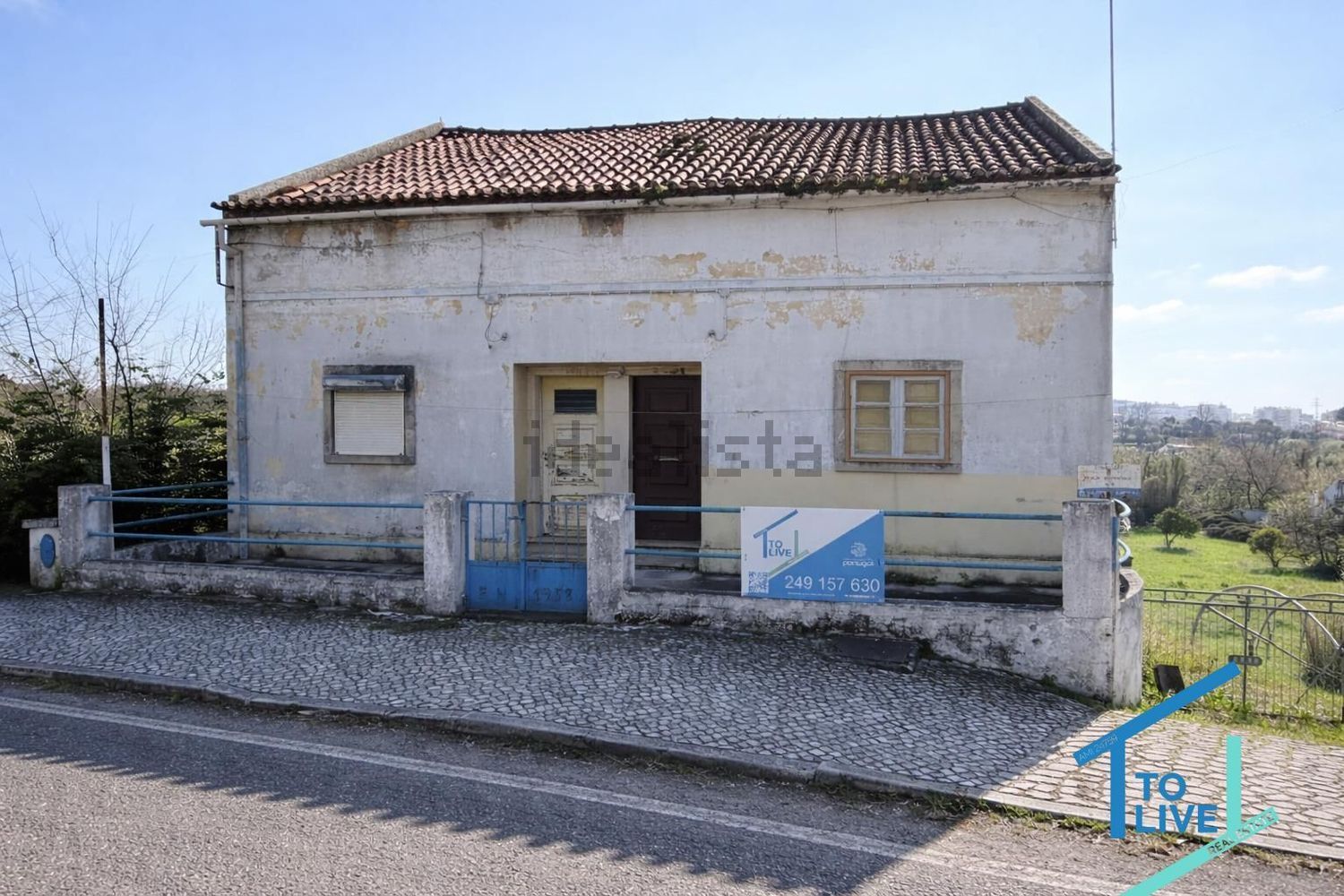 小楼房或独栋别墅出售在 Tomar e Santa Maria dos Olivais - 外立面