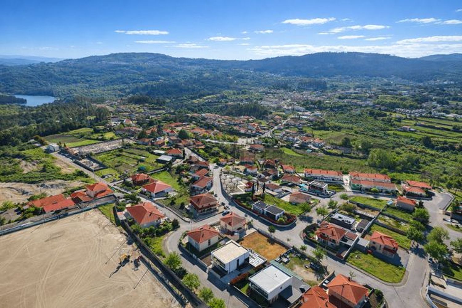 小楼房或独栋别墅出售在 Campo do Calvário s/n - 视线