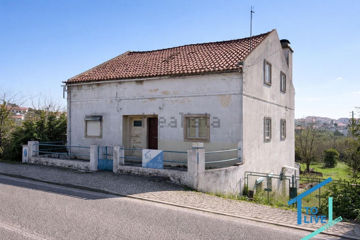 小楼房或独栋别墅出售在 Tomar e Santa Maria dos Olivais - 外立面