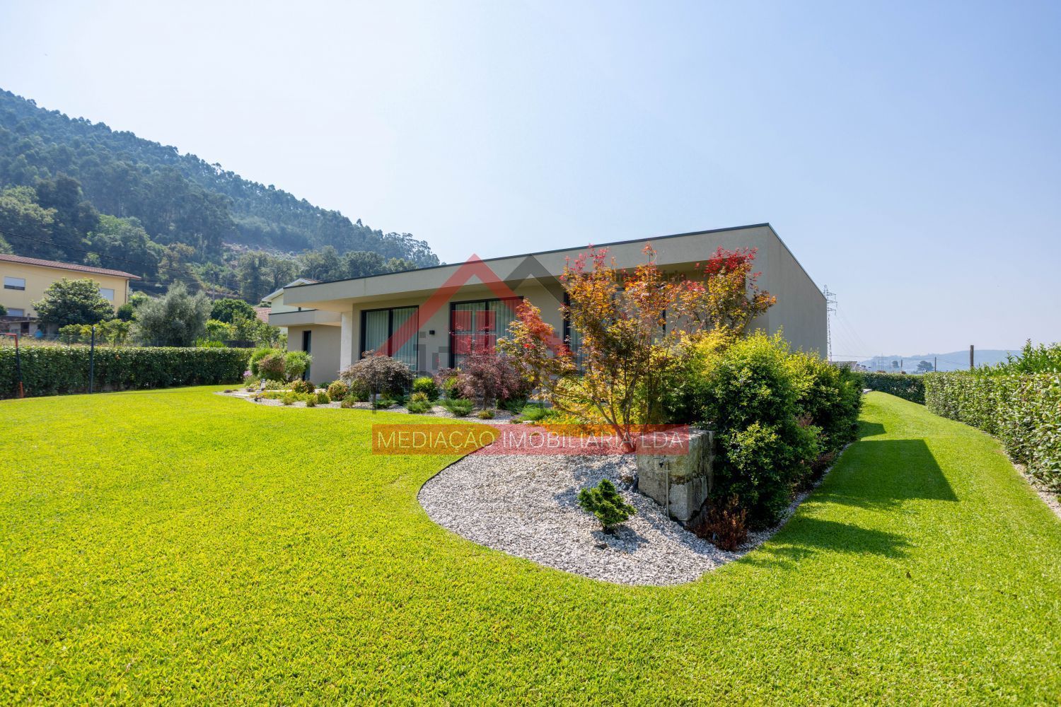 小楼房或独栋别墅出售在 Santo Tirso - Couto - Burgães - 外立面