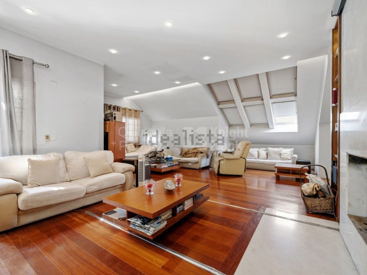 小楼房或独栋别墅出售在Avenida Santa Joana Princesa - 客厅