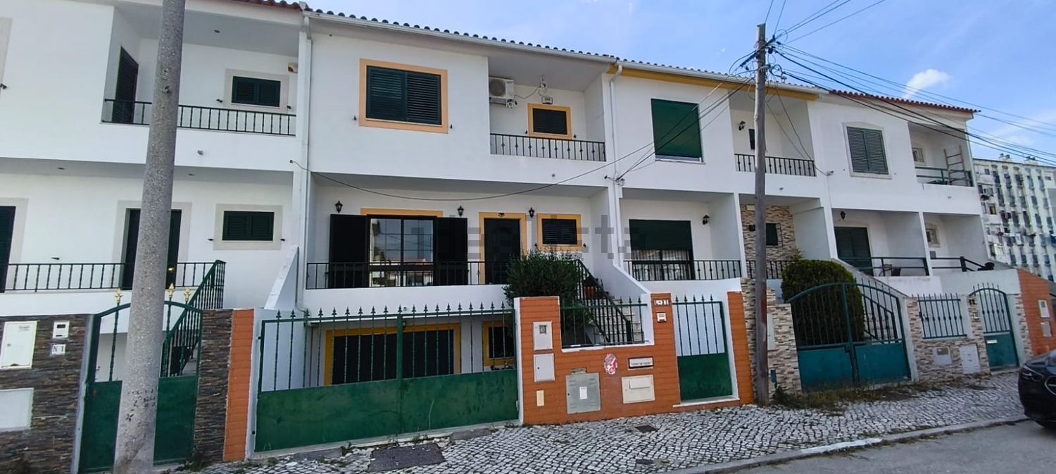 联排别墅出售在Rua Irene Lisboa, 21 - 外立面