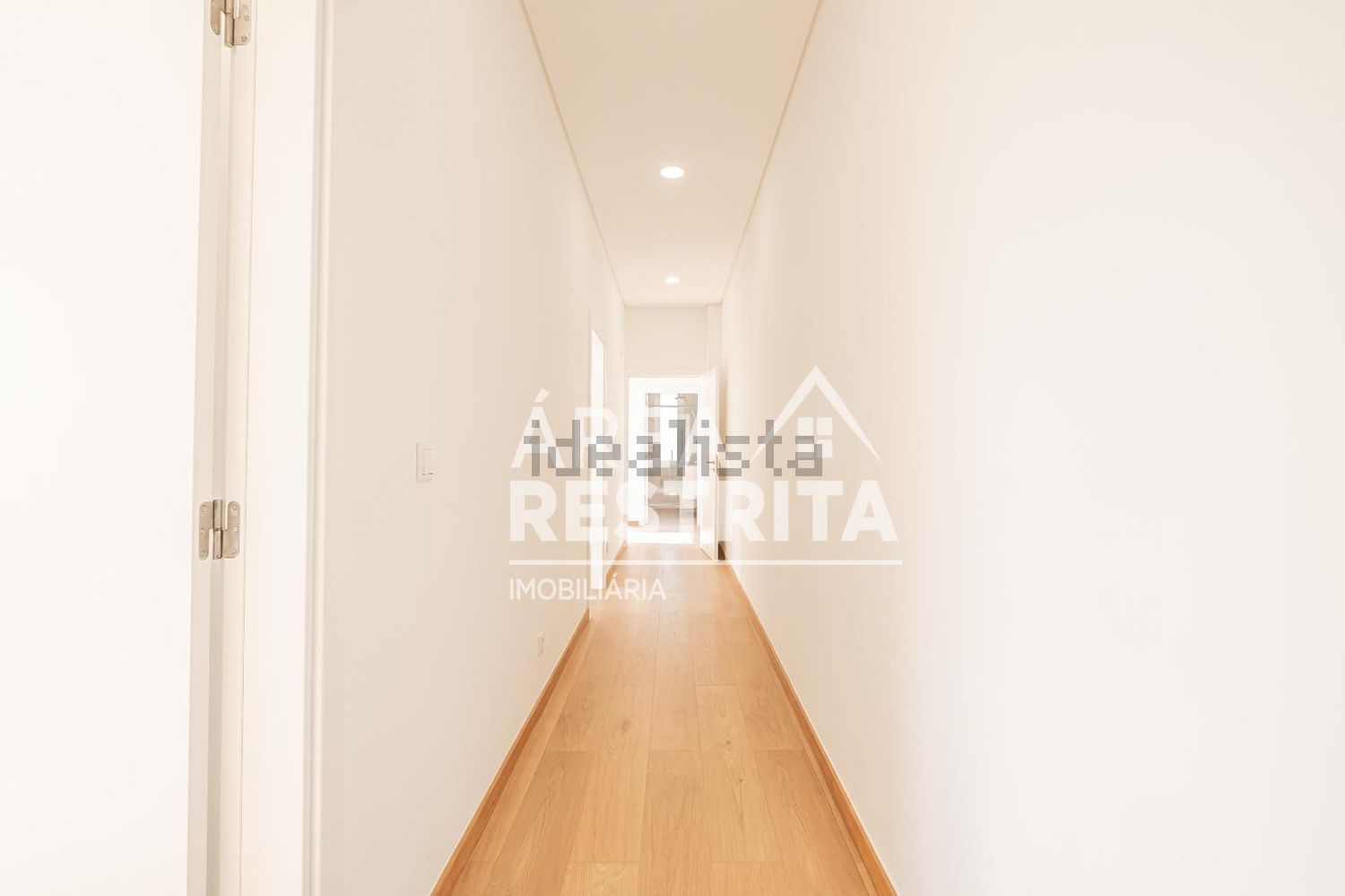 小楼房或独栋别墅出售在Travessa da Rainha Dona Amélia s/n - 过道