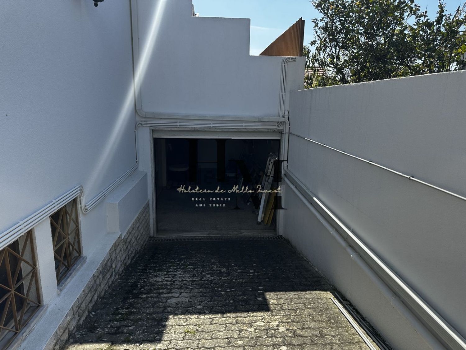 小楼房或独栋别墅出售在Rua Almada Negreiros - 停车位