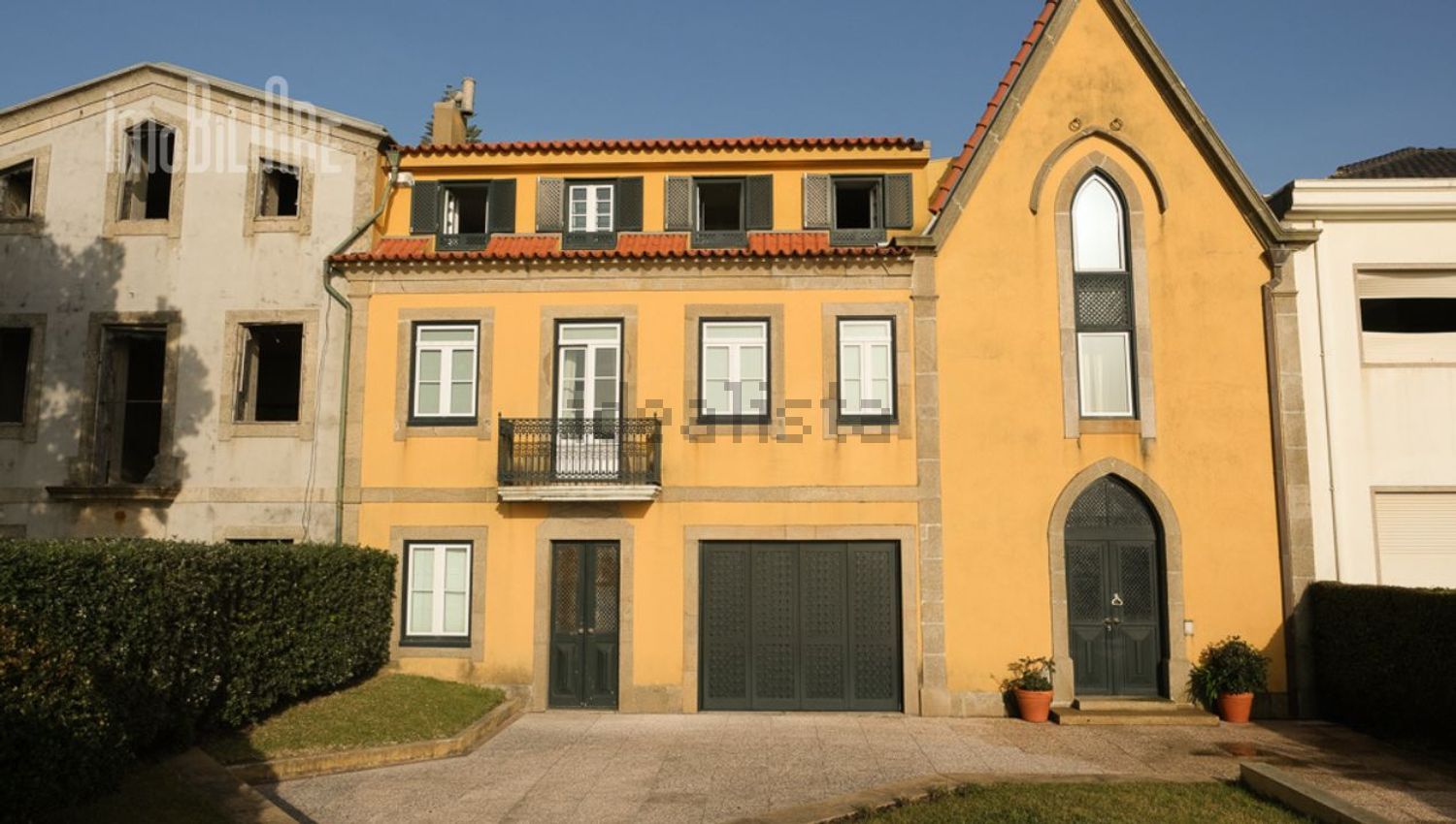 小楼房或独栋别墅出售在Avenida de Montevideu - 外立面