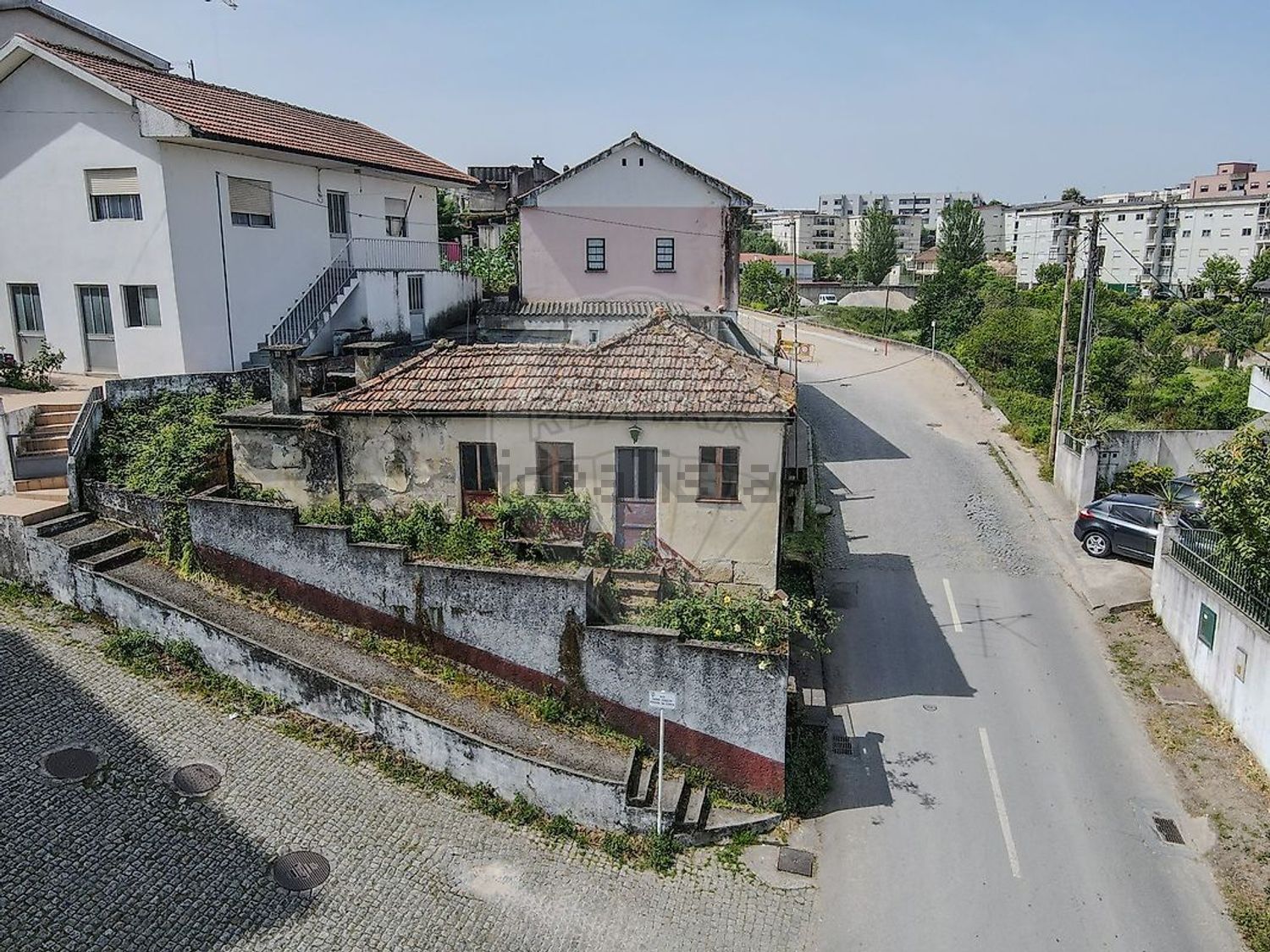 小楼房或独栋别墅出售在Rua Monte Valongo - 外立面