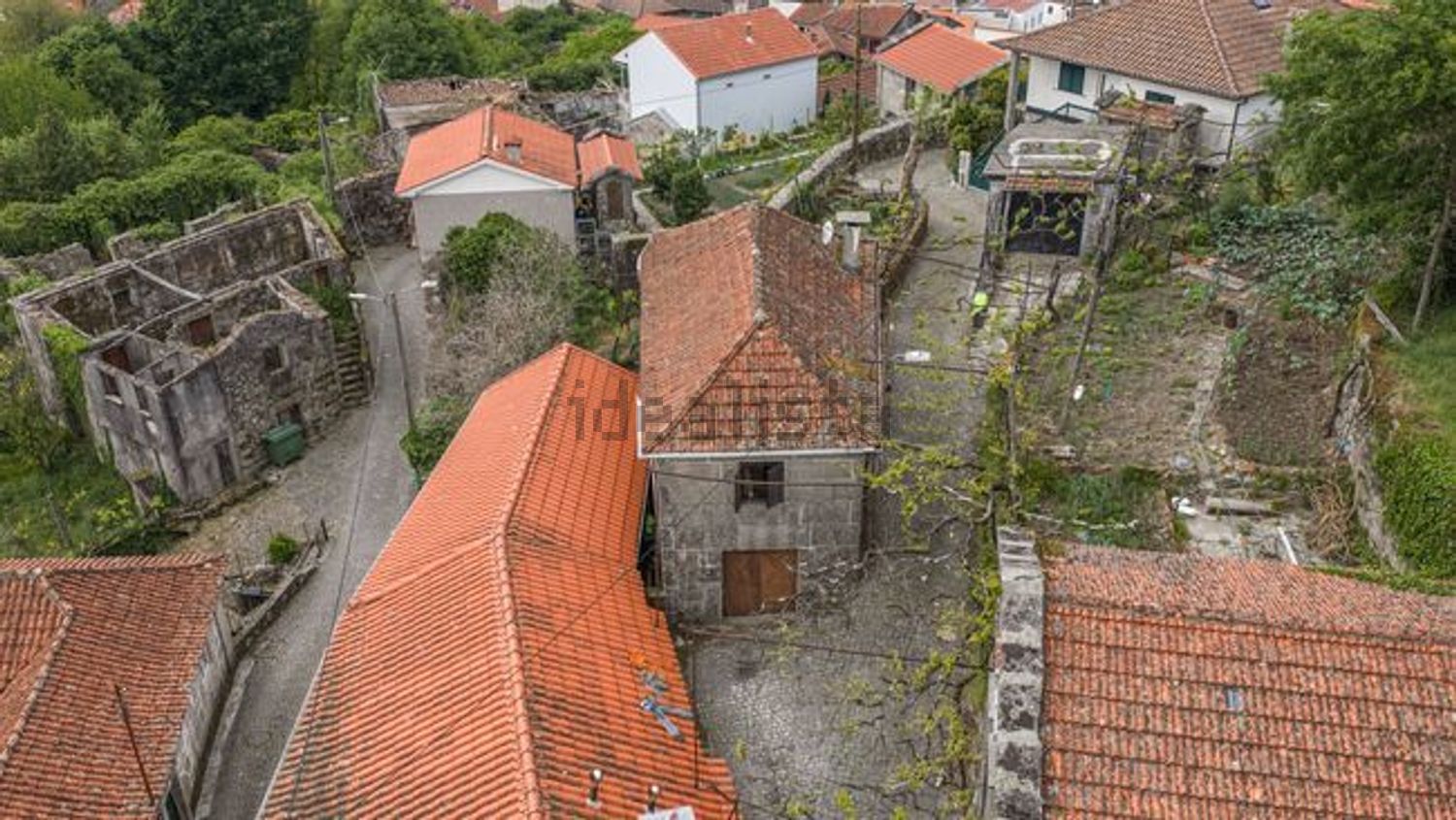 小楼房或独栋别墅出售在 Vila, 4850-341 s/n - 外立面