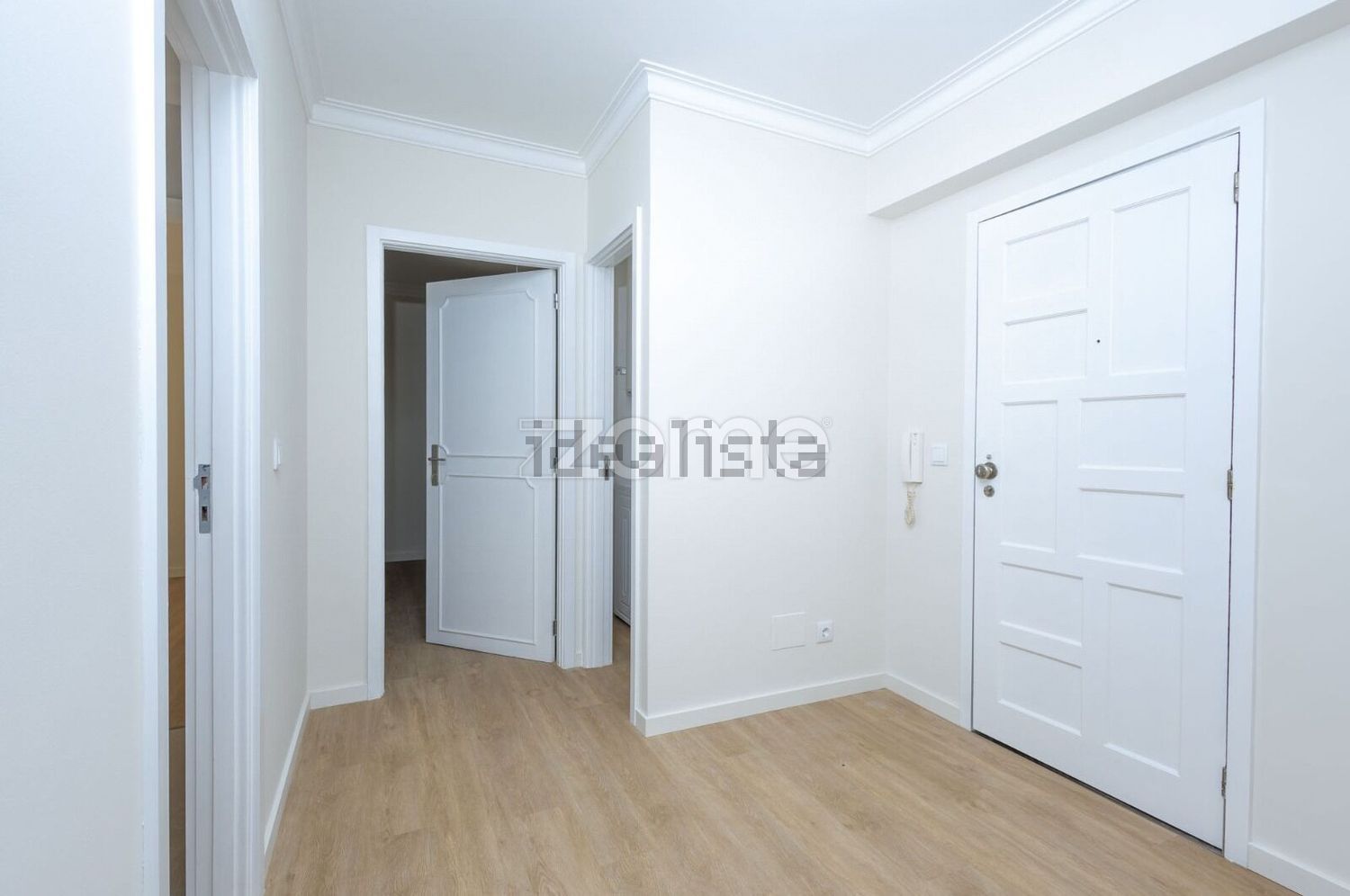出租公寓 t2在Rua de Caires, 241 - 前厅