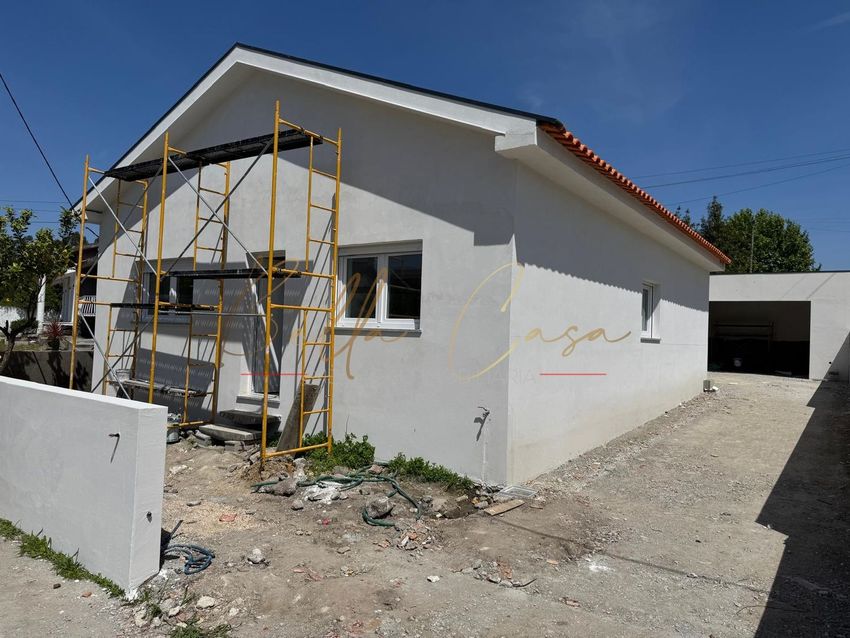 小楼房或独栋别墅出售在 Santo André de Vagos