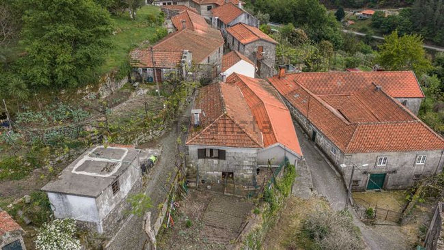 小楼房或独栋别墅出售在 Vila, 4850-341 s/n - 环境
