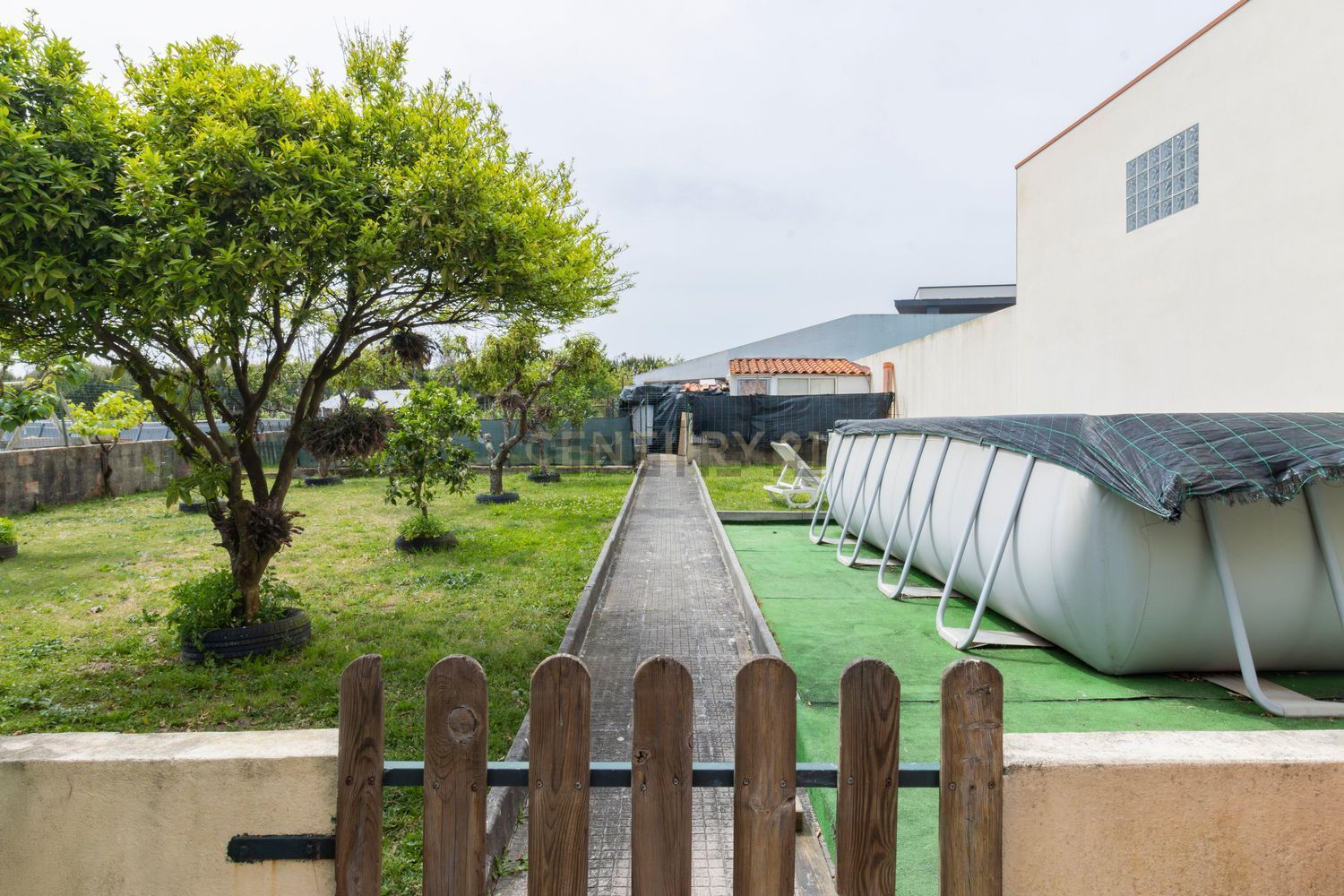 小楼房或独栋别墅出售在Rua da Ribeira à Amieira, 8 - 外立面