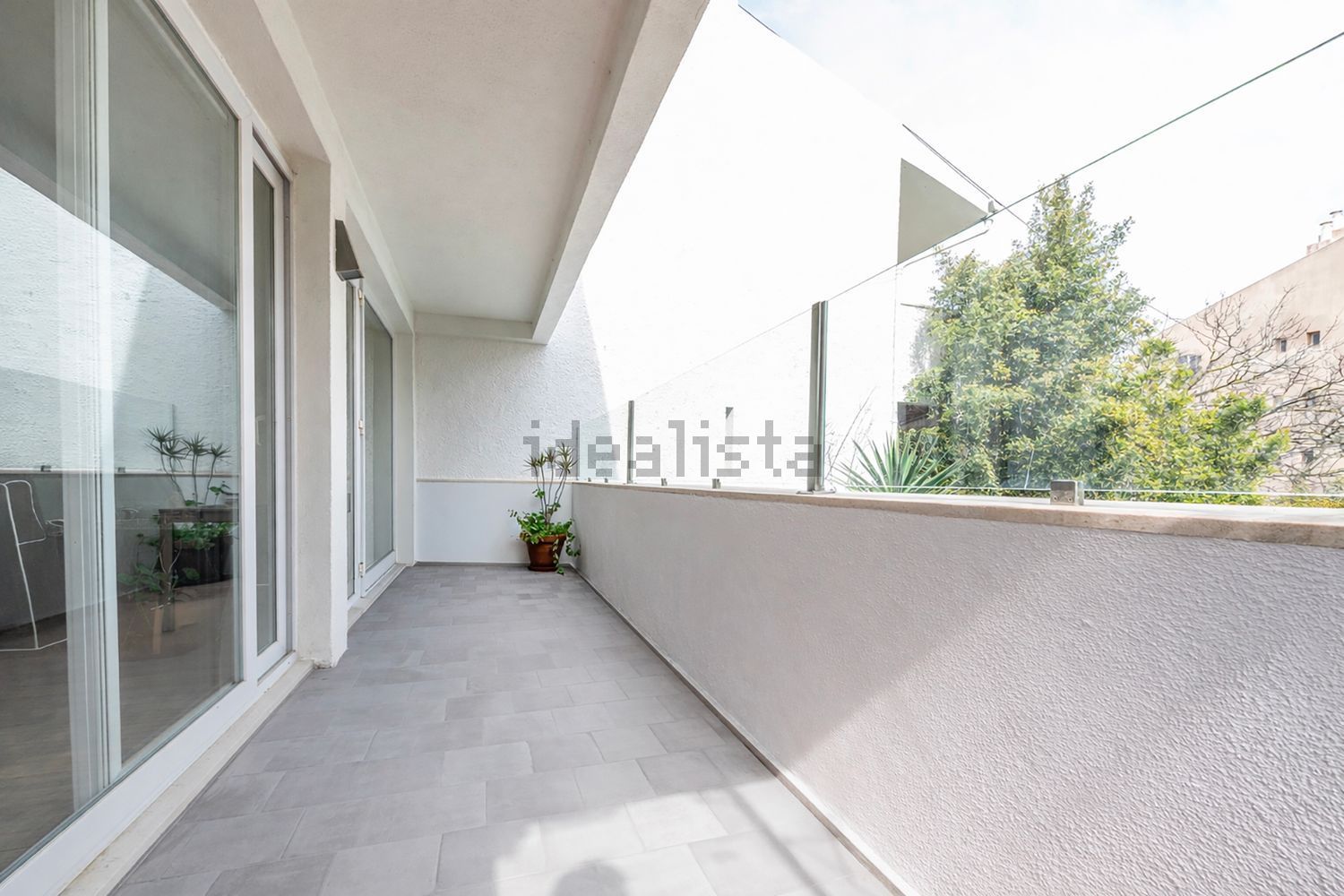 小楼房或独栋别墅出售在Avenida 25 de Abril, 1206 - 阳台