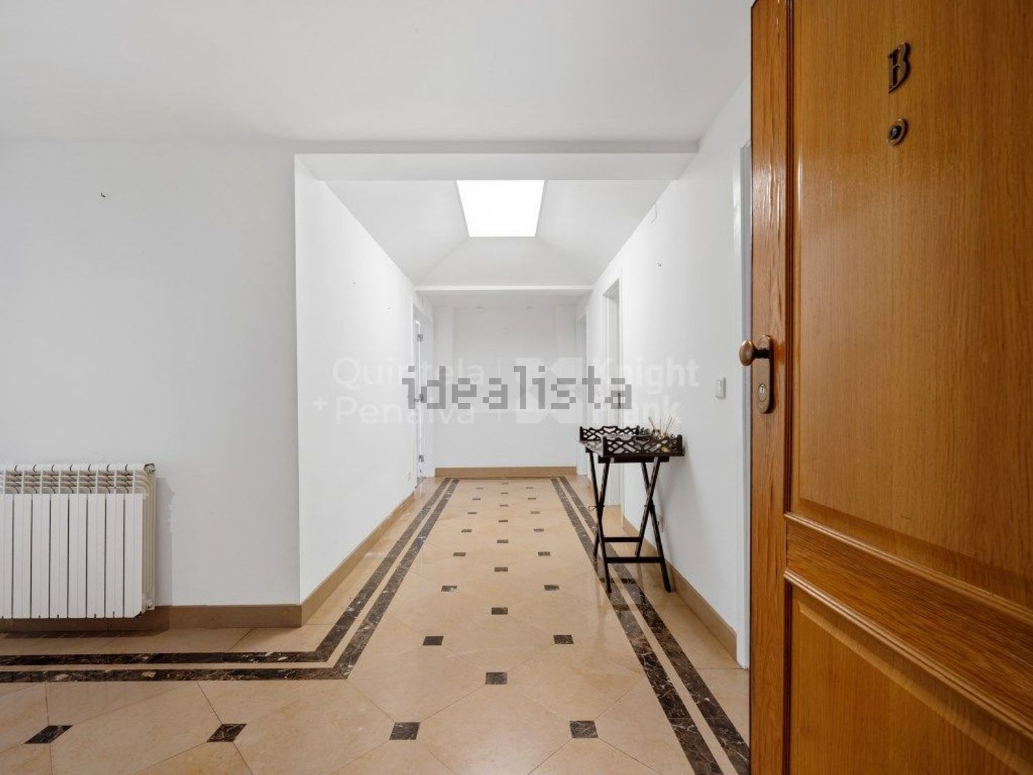 小楼房或独栋别墅出售在Avenida Santa Joana Princesa - 过道
