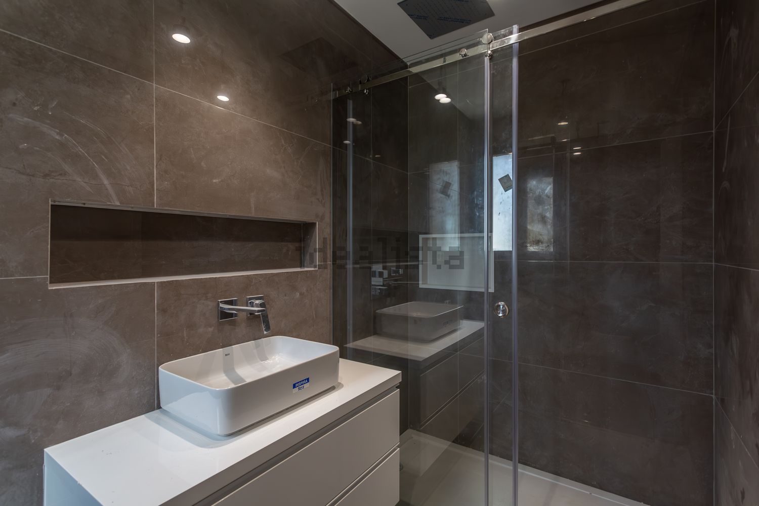 双拼别墅出售在Praceta Luís de Camões s/n - 卫生间