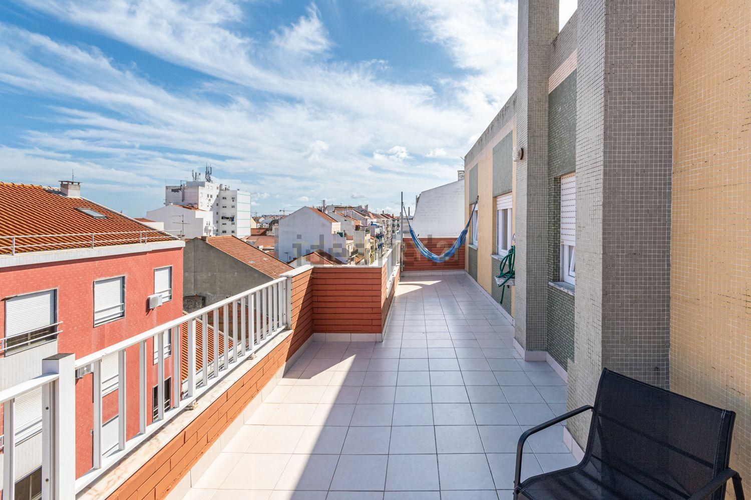 公寓 t3出售在Rua Dom Augusto Pereira Coutinho, 6 - 阳台