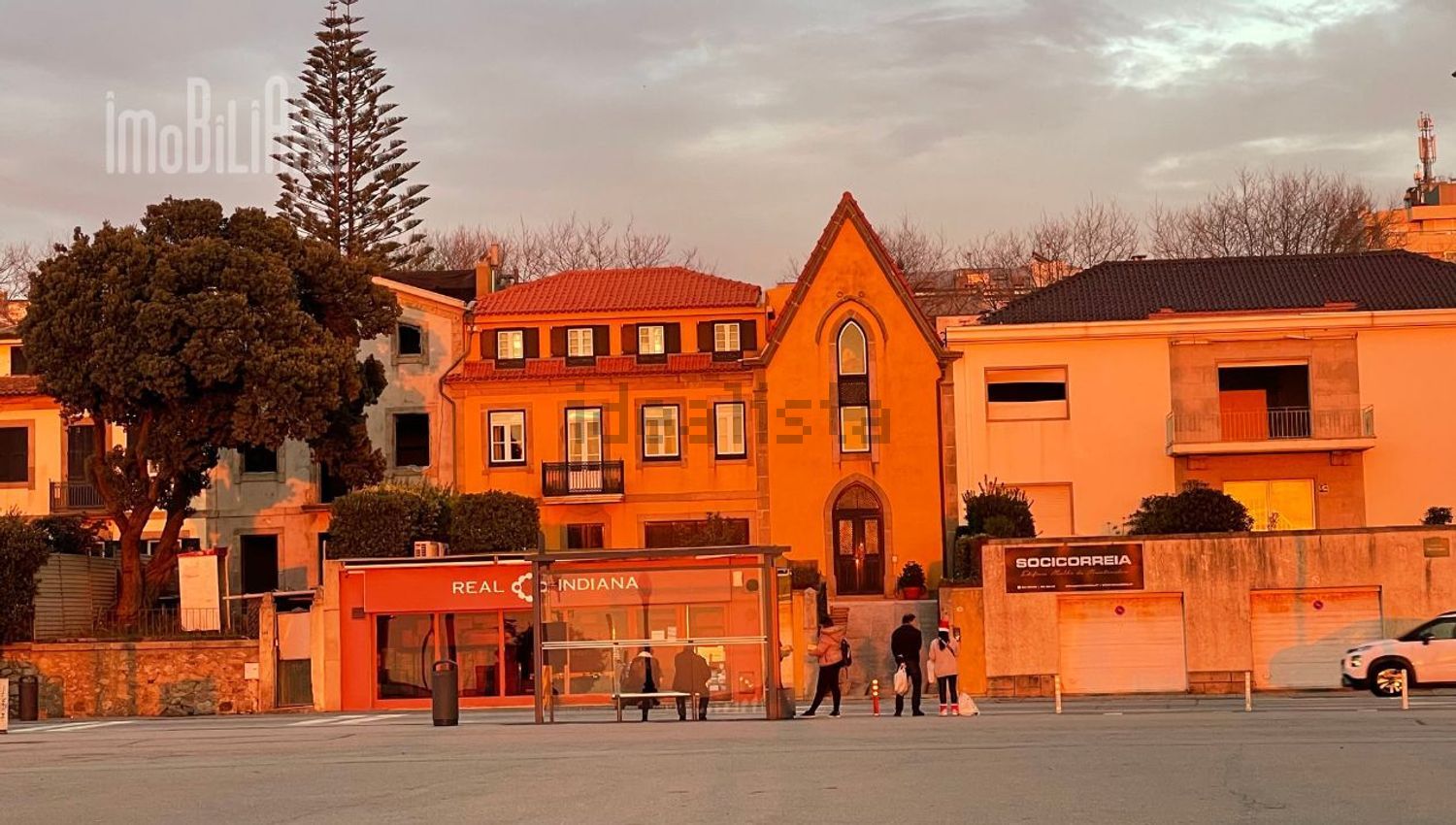 小楼房或独栋别墅出售在Avenida de Montevideu - 外立面