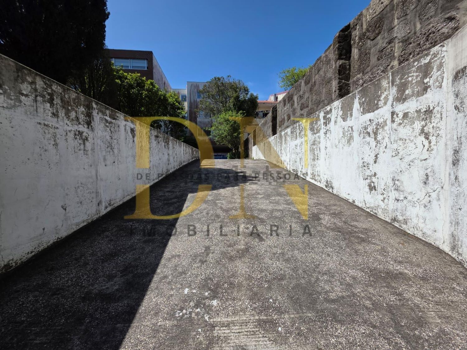 出租公寓 t3在Rua Álvaro Castelões - 停车位