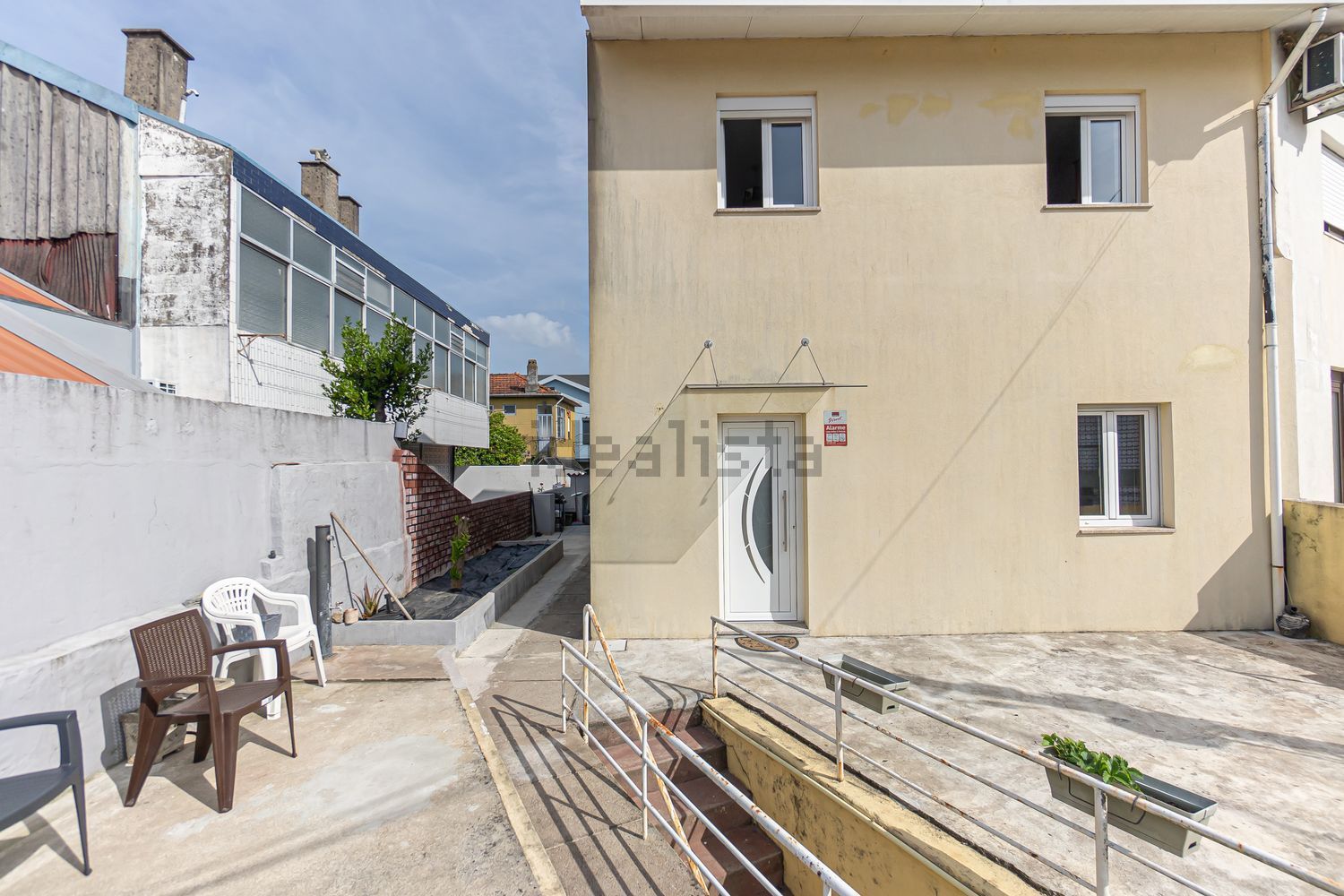 双拼别墅出售在Rua de Santo António de Contumil, 591 - 外立面