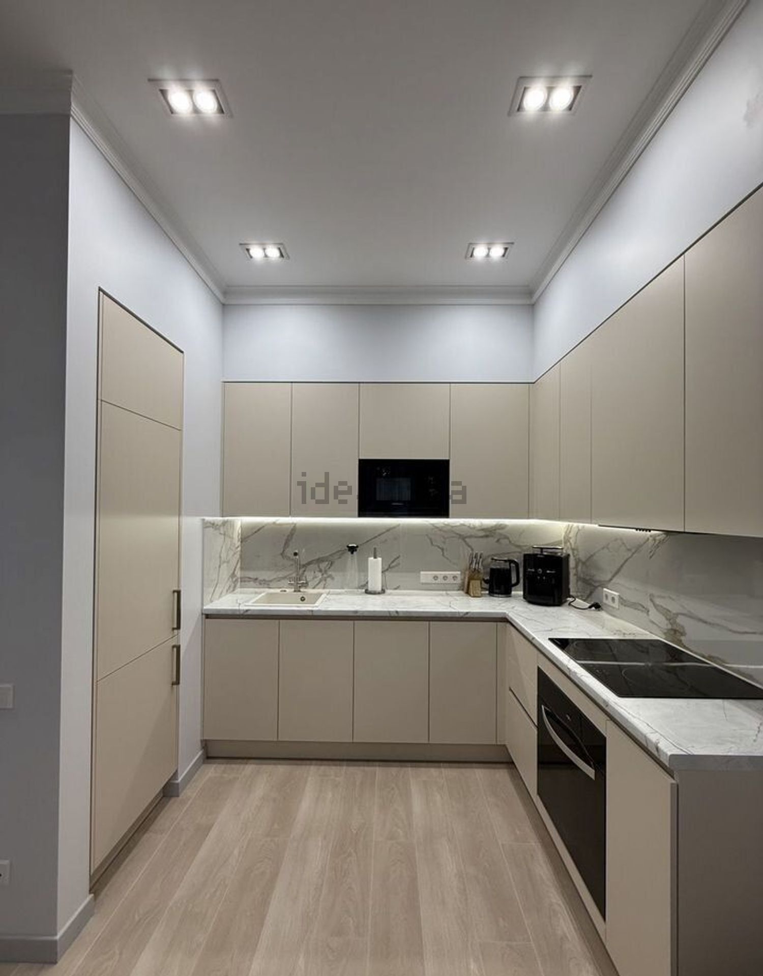 出租公寓 t1在 Av. Luísa Todi, 258 - 厨房