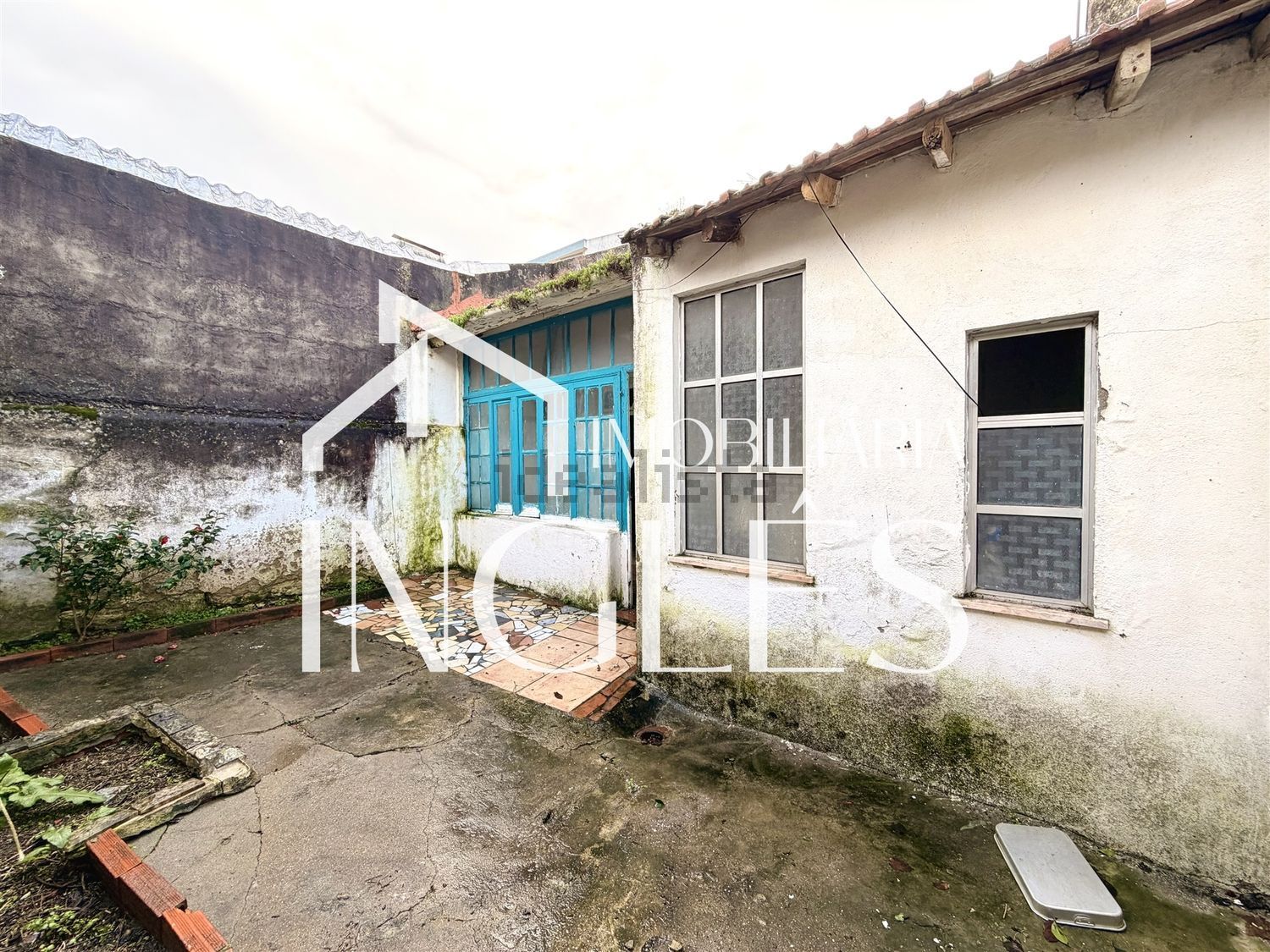 小楼房或独栋别墅出售在 Cidade de Santarém - 外立面