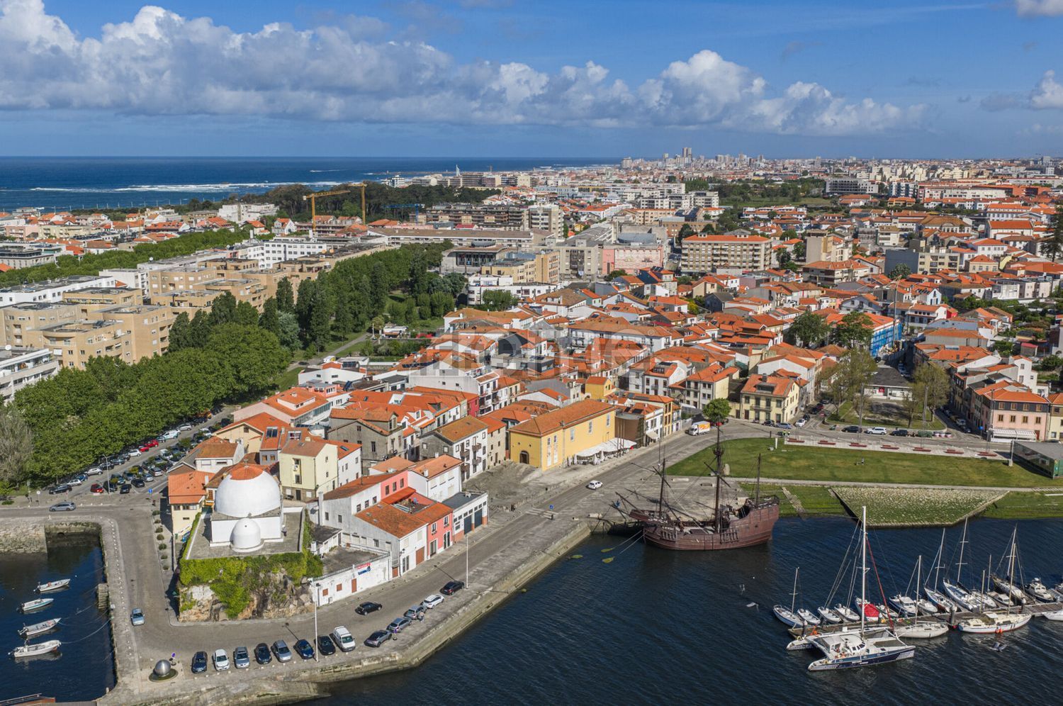 小楼房或独栋别墅出售在Rua dos Prazeres, 55 - 详情