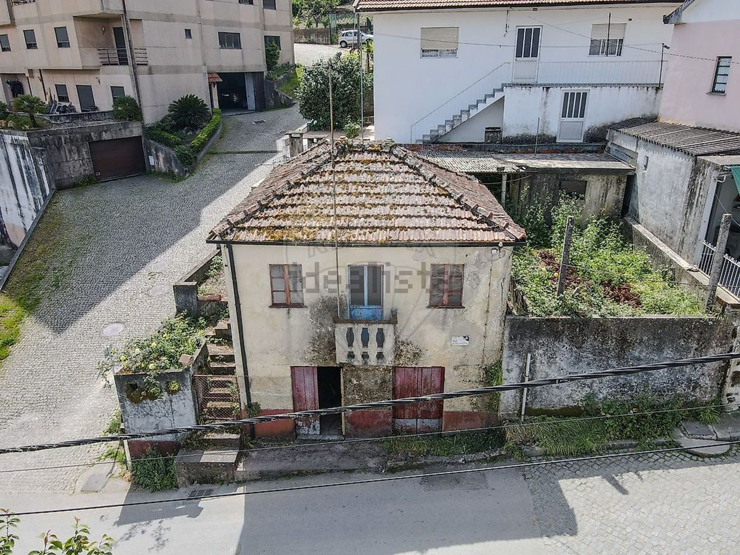 小楼房或独栋别墅出售在Rua Monte Valongo - 外立面