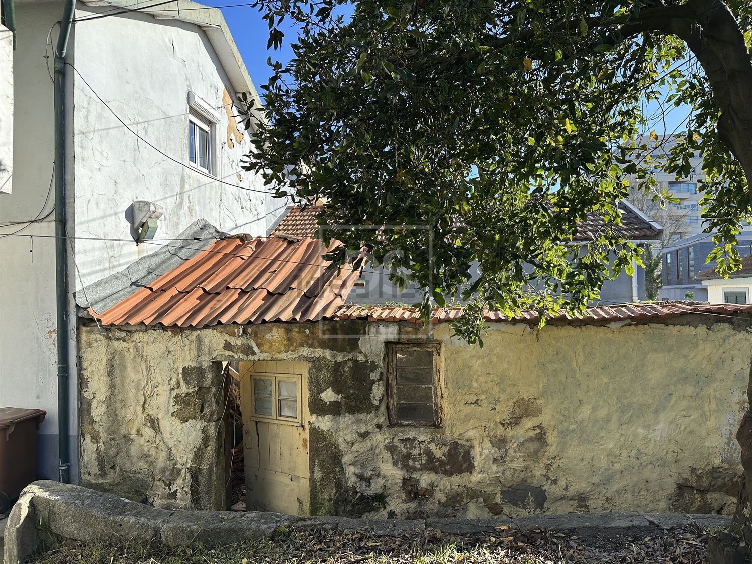 小楼房或独栋别墅出售在Rua da Quinta - 视线