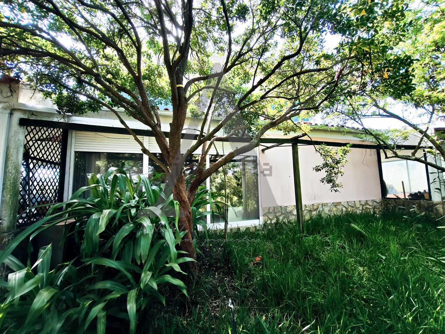 小楼房或独栋别墅出售在Estrada Vale de Marmelos, 25421 - 花园