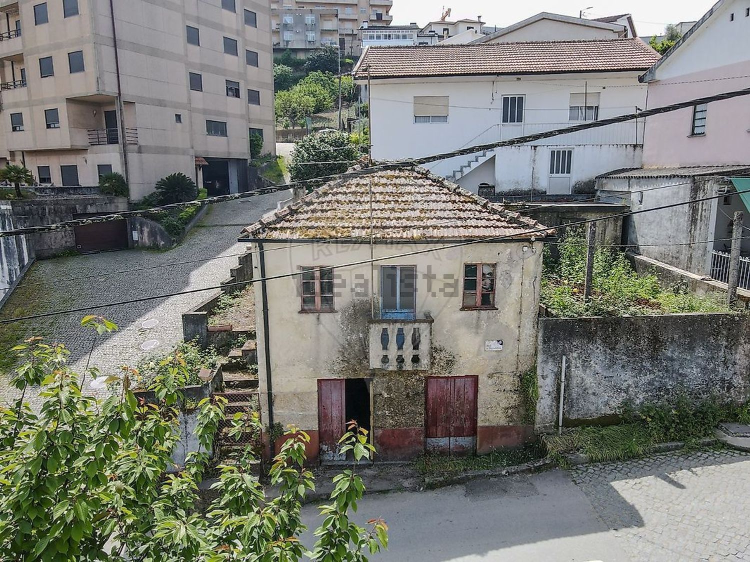 小楼房或独栋别墅出售在Rua Monte Valongo - 外立面