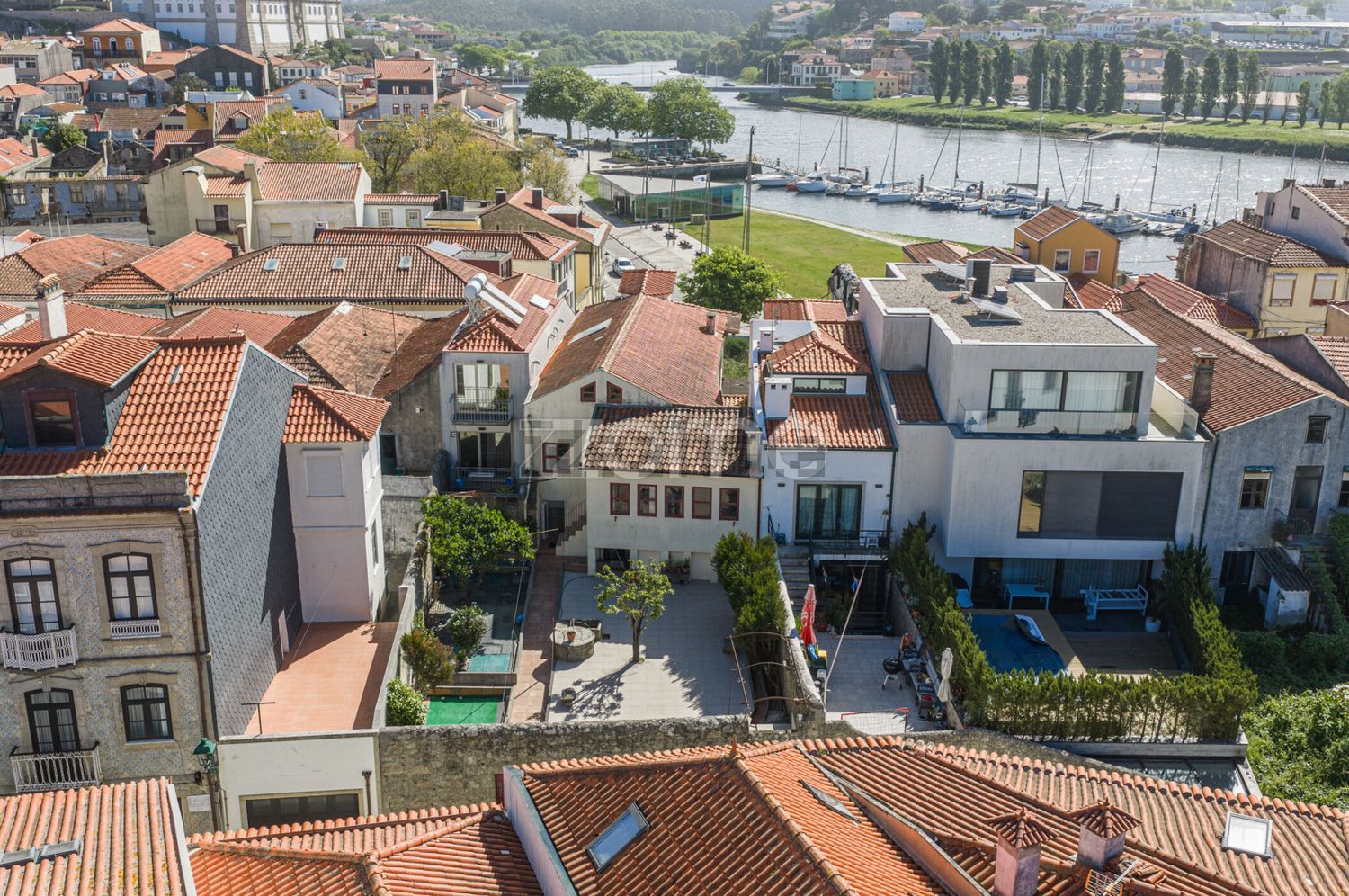 小楼房或独栋别墅出售在Rua dos Prazeres, 55 - 院子