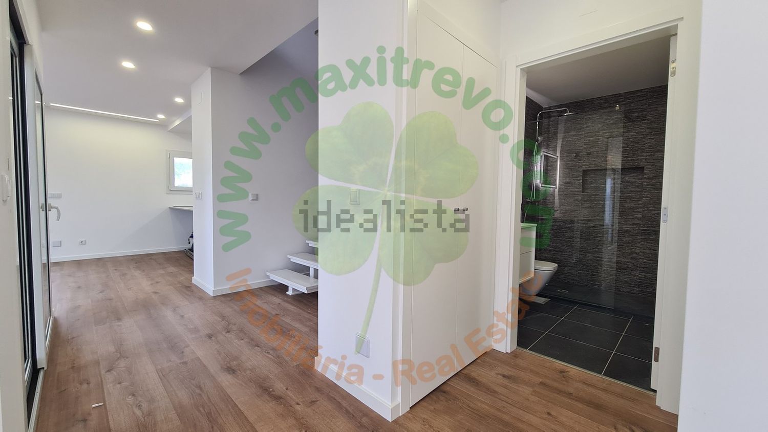 小楼房或独栋别墅出售在 Aroeira Central - 客厅