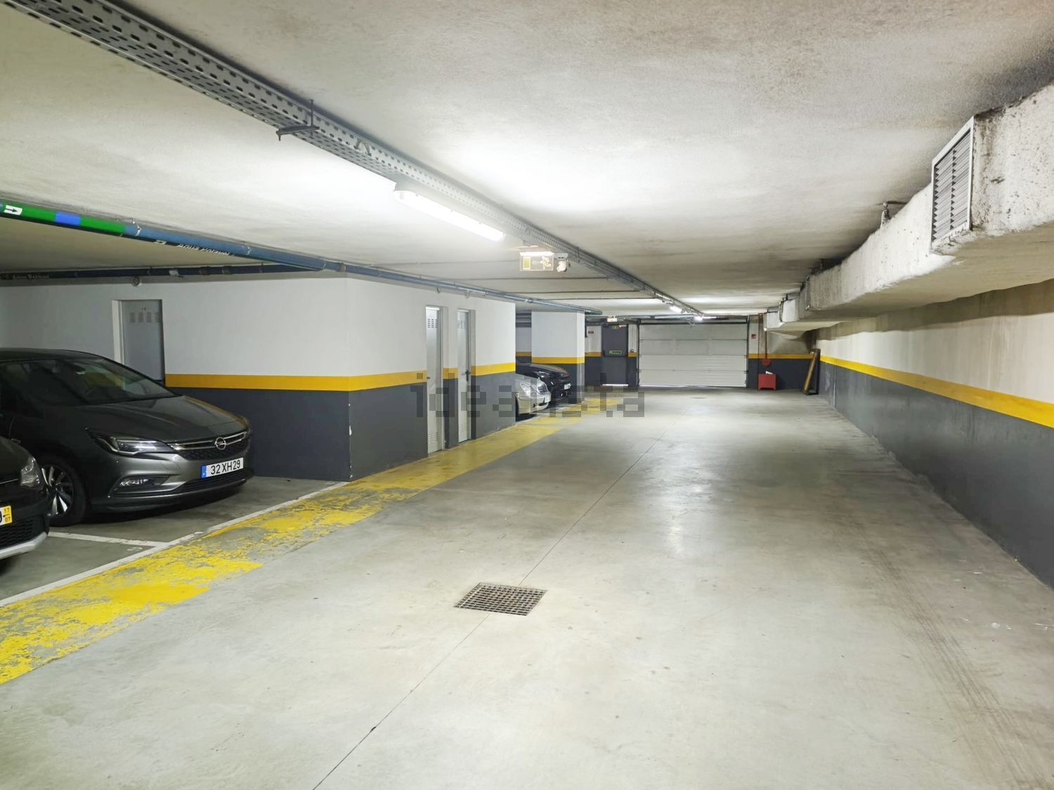 出租公寓 t2在Rua Senhora do Porto, 505 - 停车位