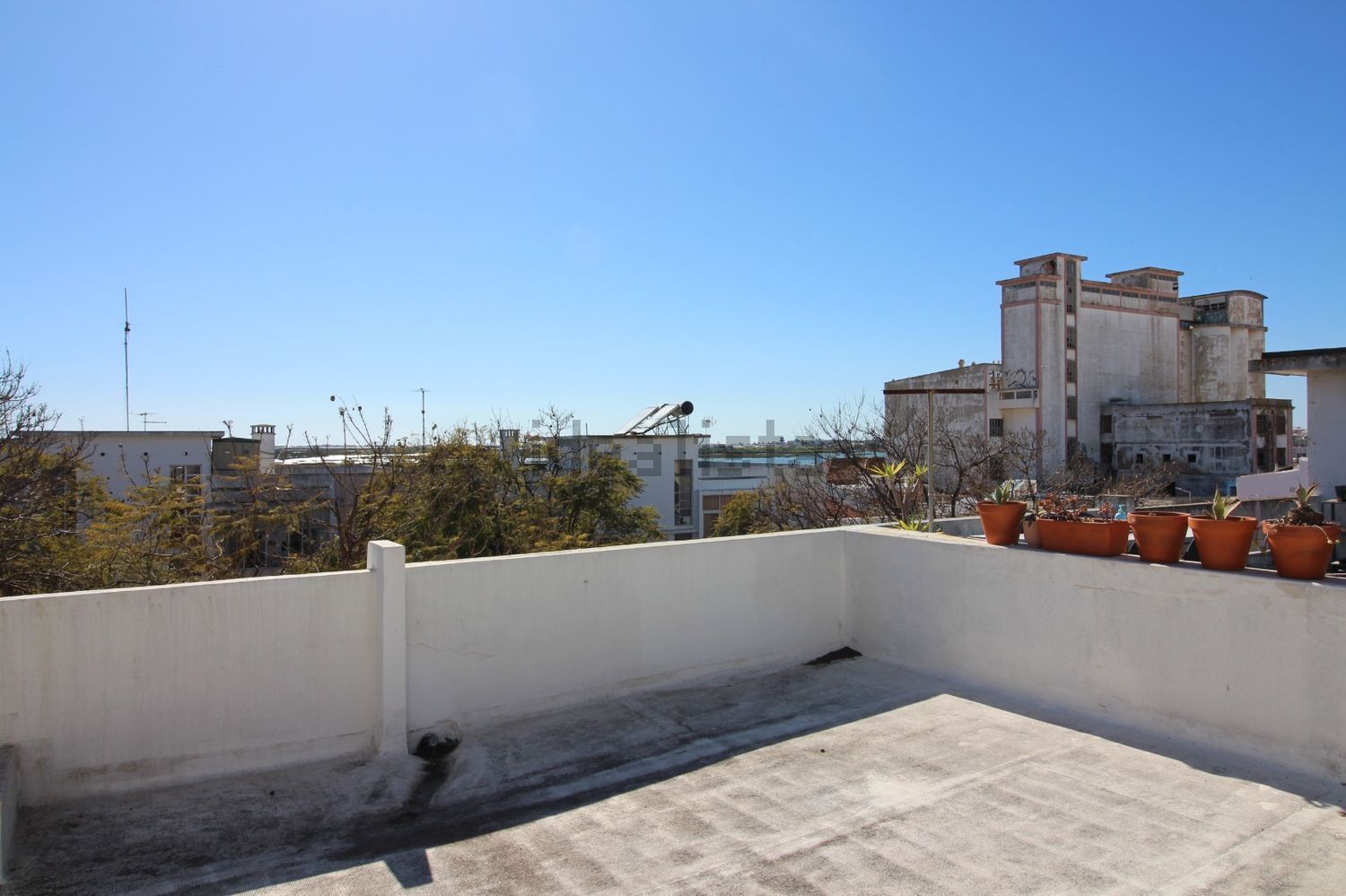 公寓 t1出售在Rua Infante Dom Henrique, 8000 - 阳台