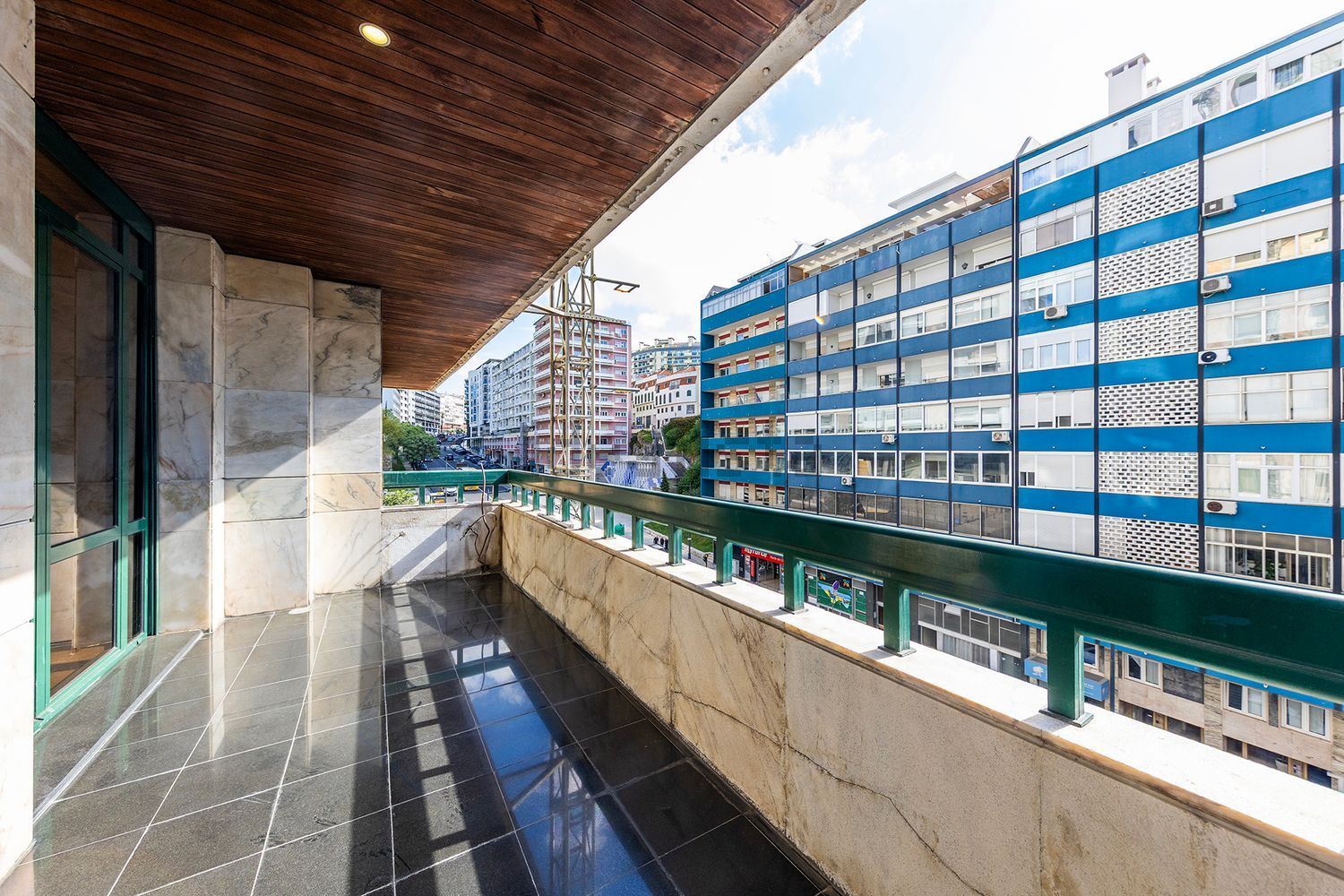 出租公寓 t2在Avenida Infante Santo, 19 - 阳台