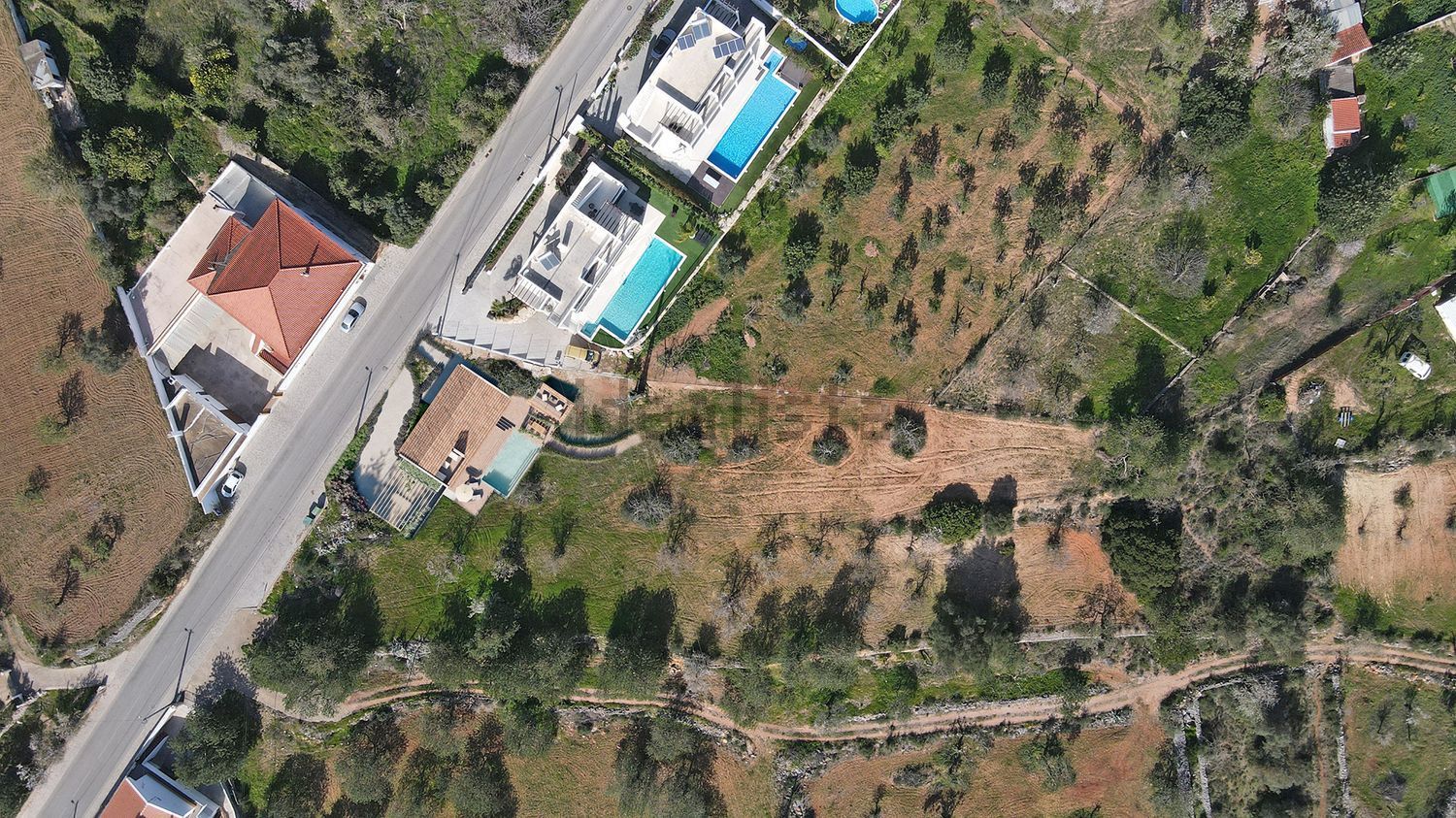 小楼房或独栋别墅出售在Estrada Nacional 270 s/n - 详情