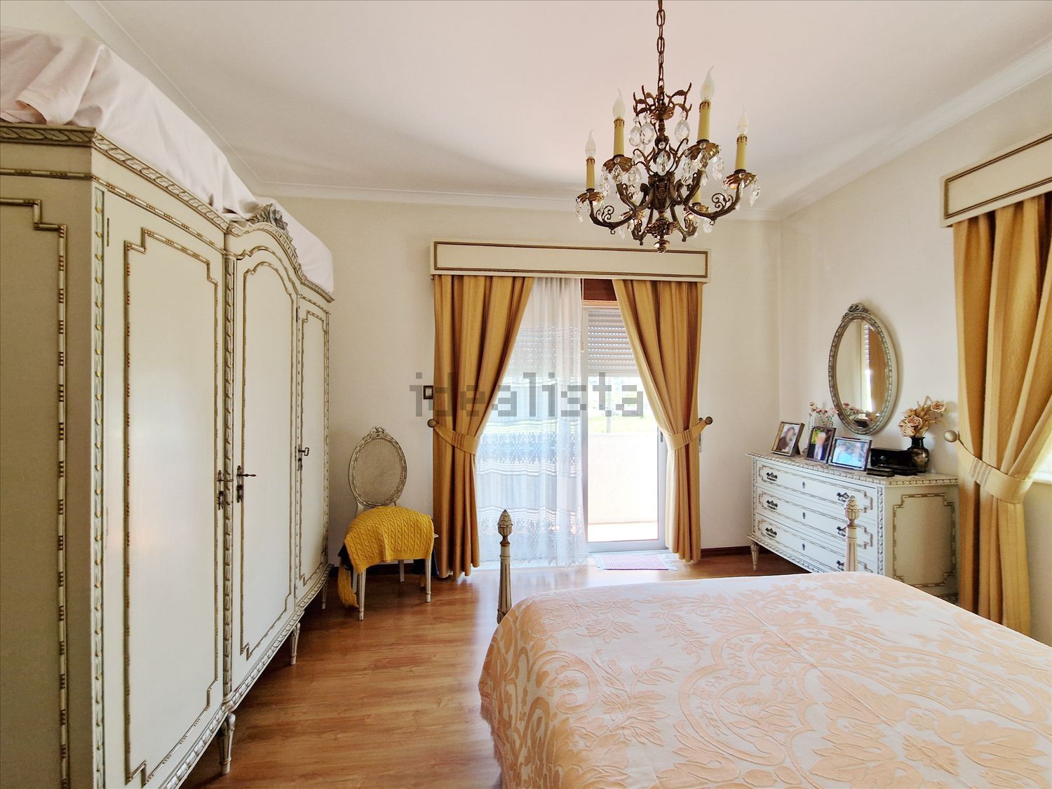 小楼房或独栋别墅出售在 Repeses - 卧室
